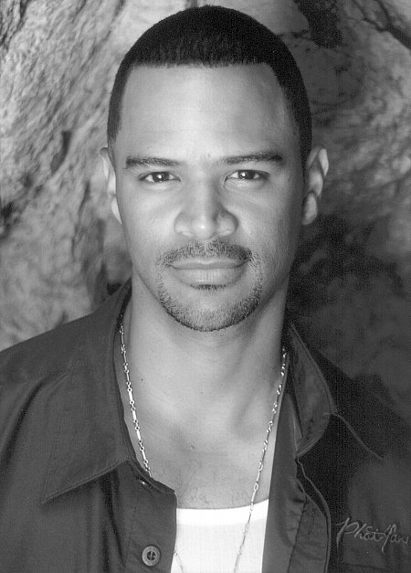 actor Dondré T. Whitfield large photo