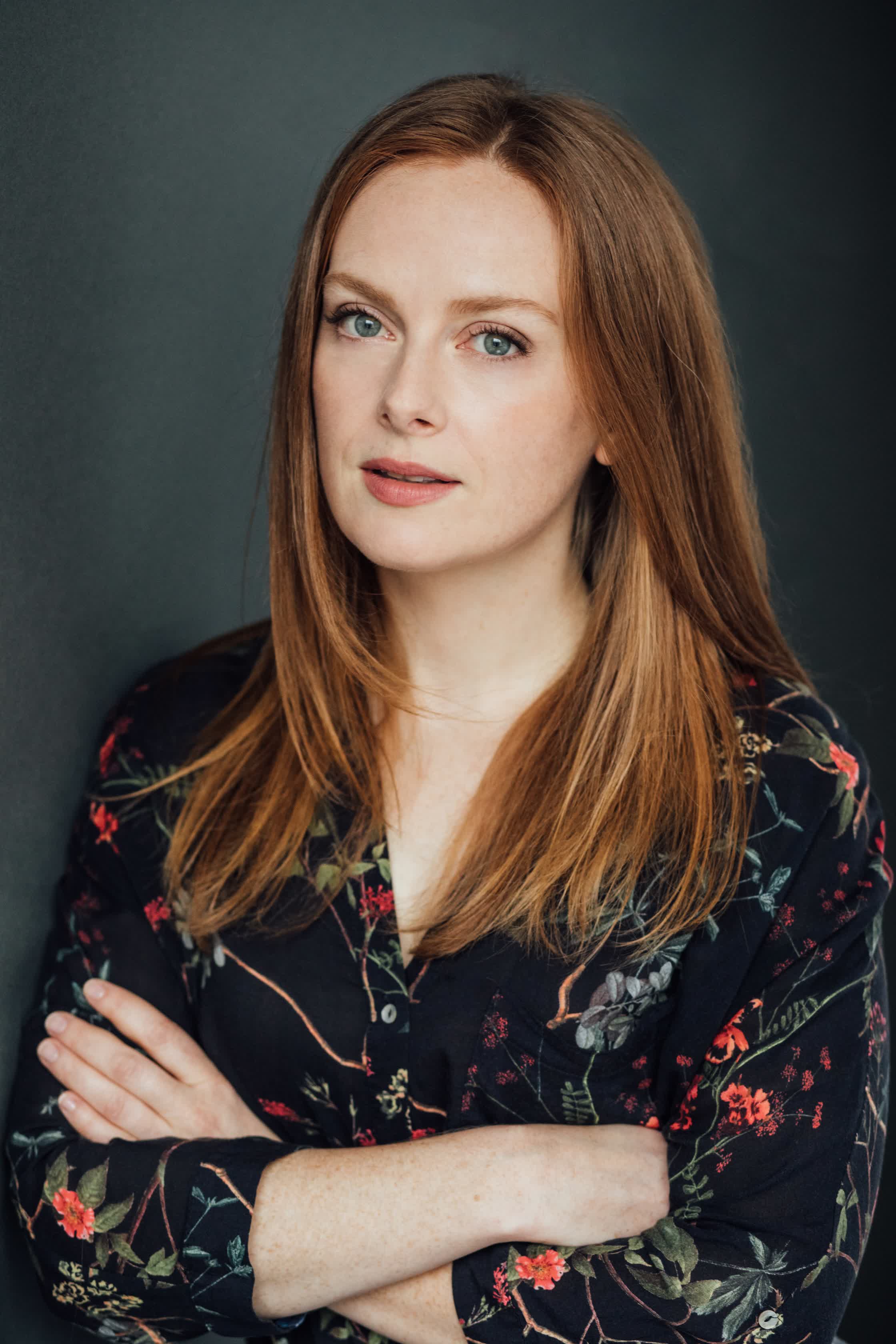 actor Alex Paxton-Beesley large photo