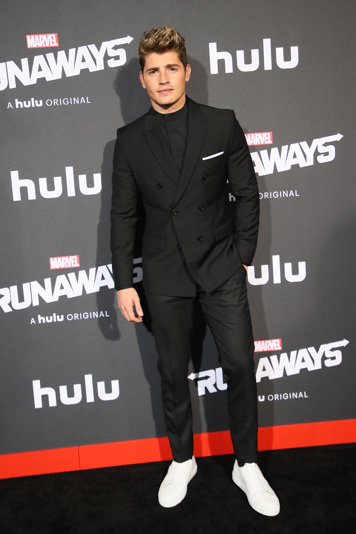 actor Gregg Sulkin large photo