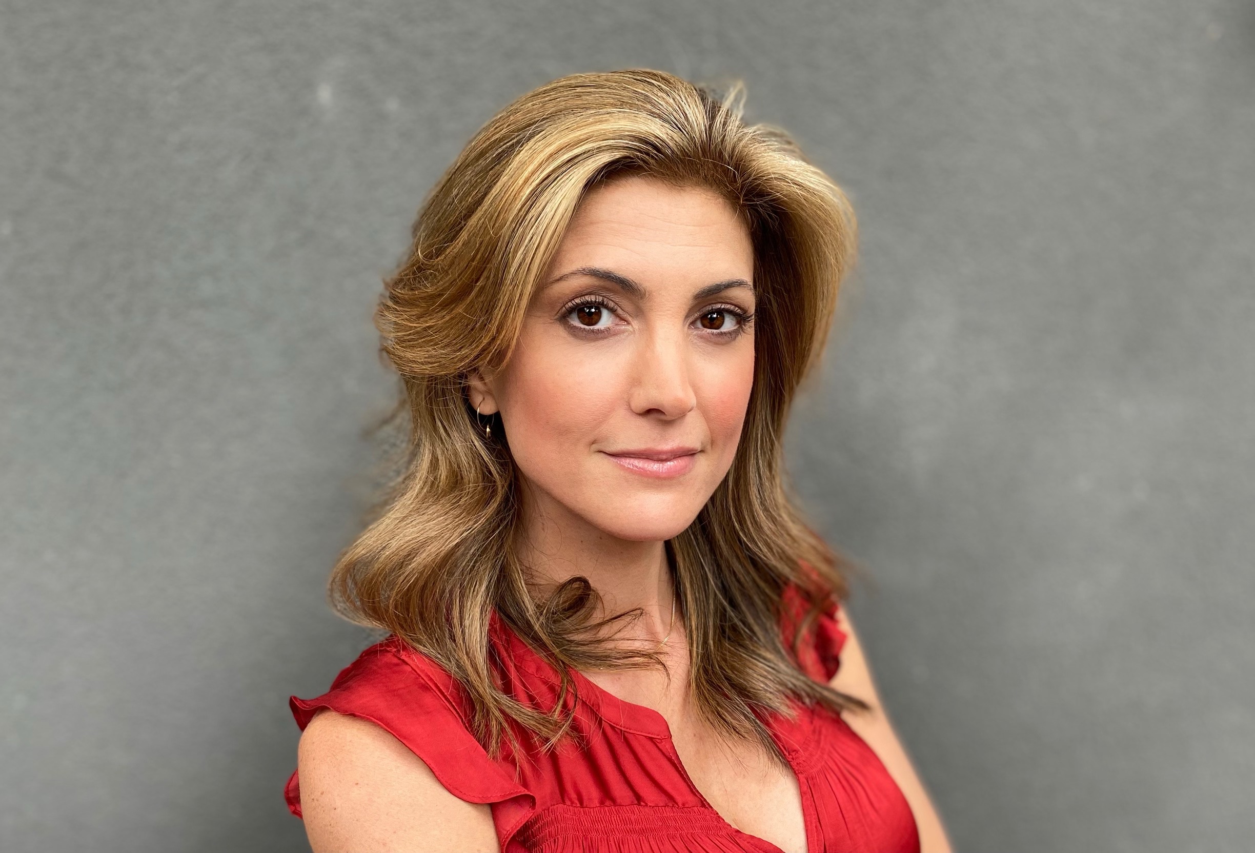 actor Julia Benson large photo