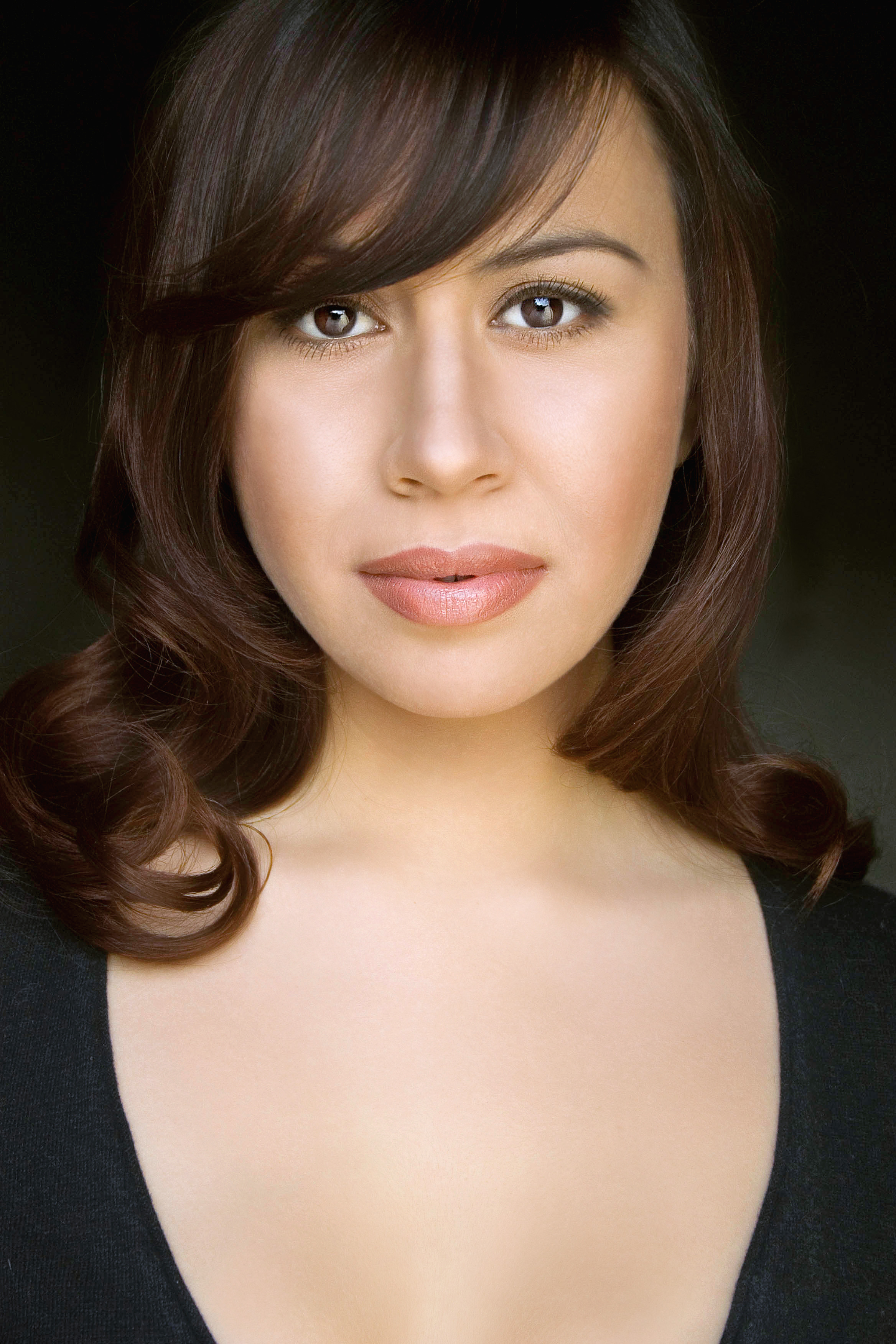 actor Tonantzin Esparza large photo