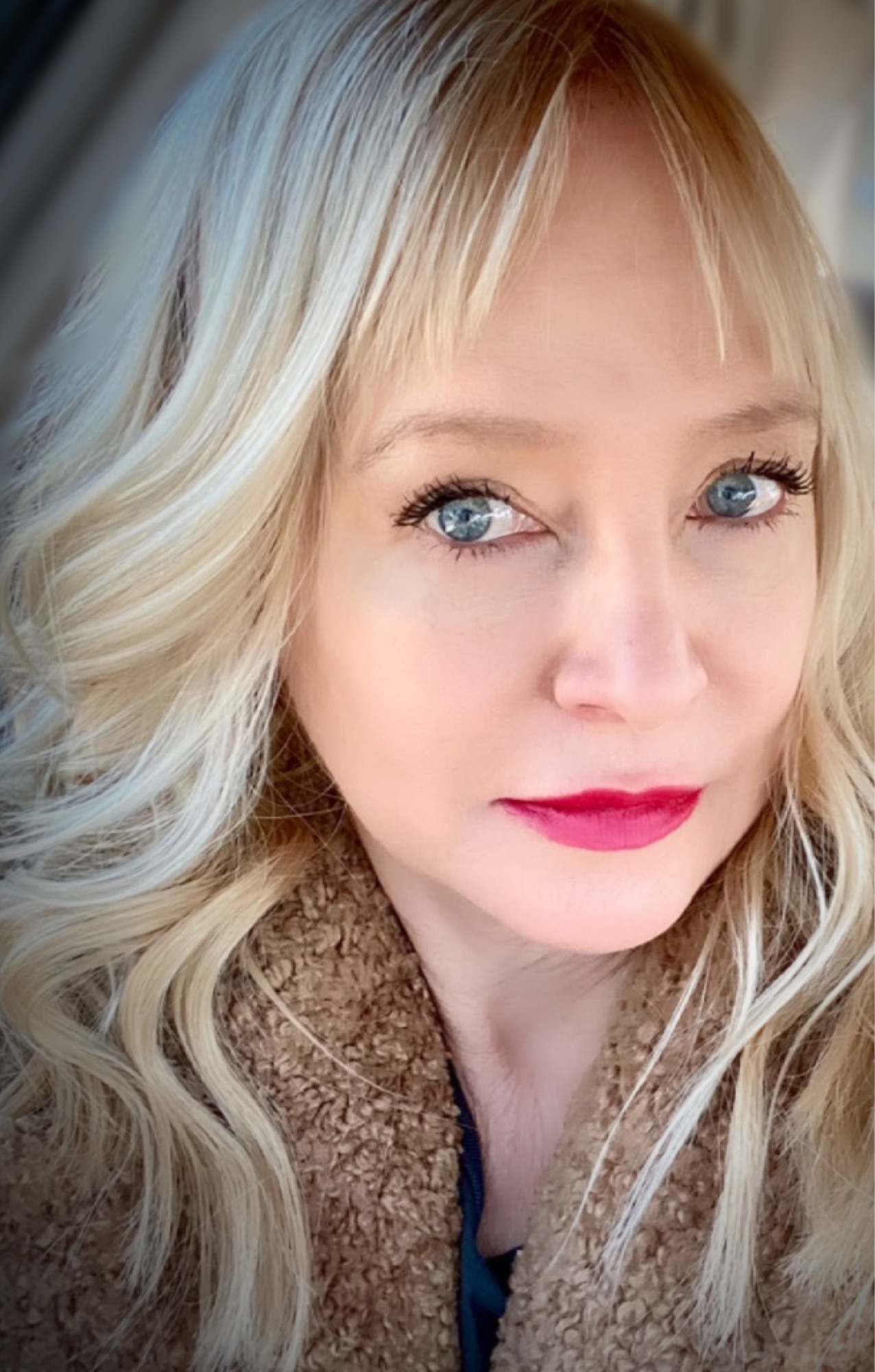 actor Holly Fulger large photo