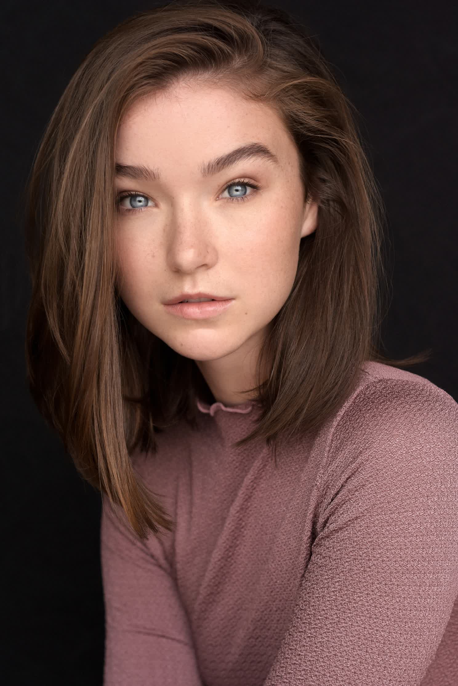 actor Cassandra Sawtell large photo