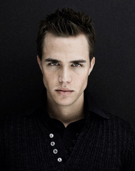 actor Chris Olivero large photo