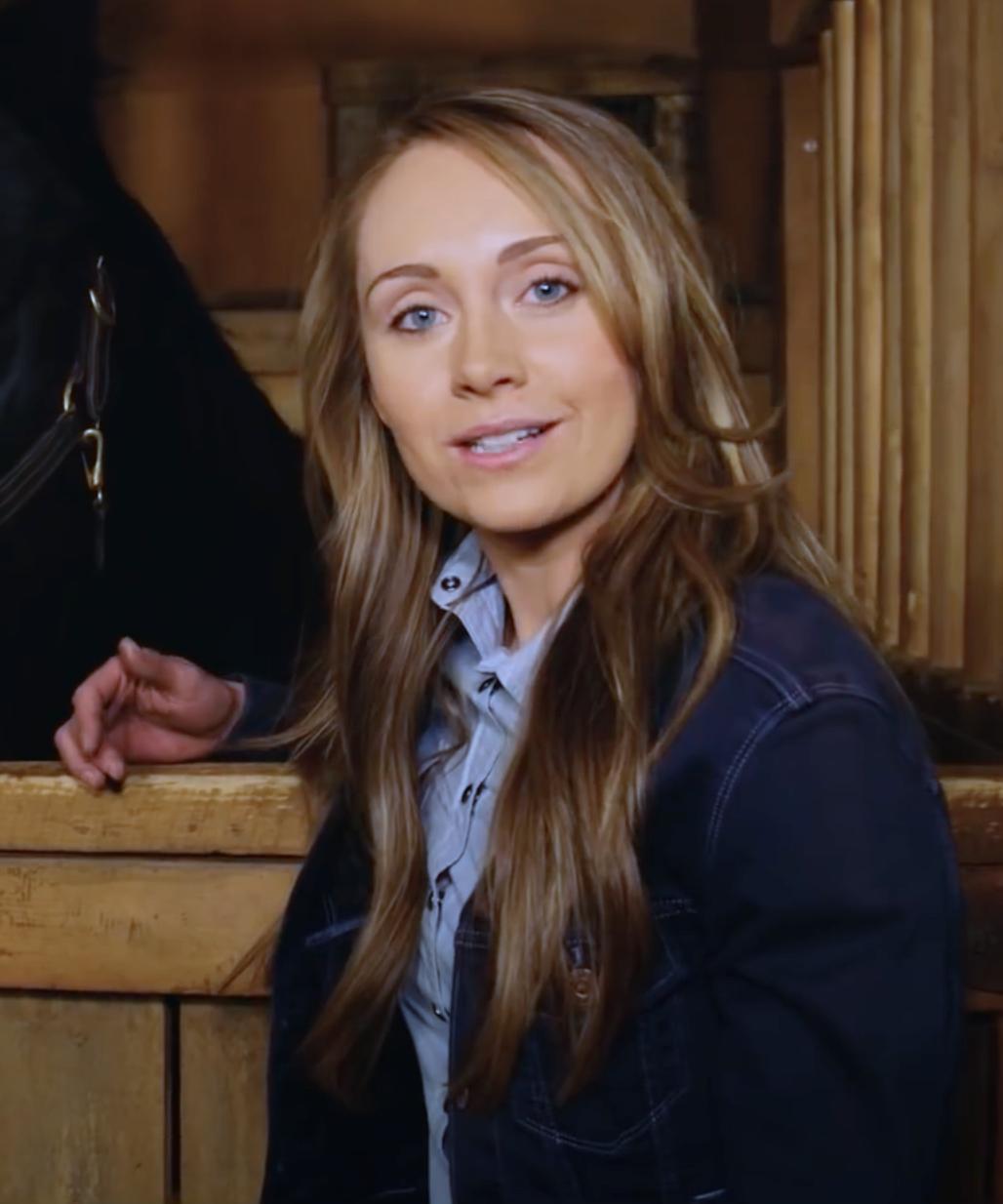 actor Amber Marshall large photo