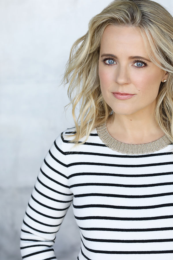 actor Allison Munn large photo