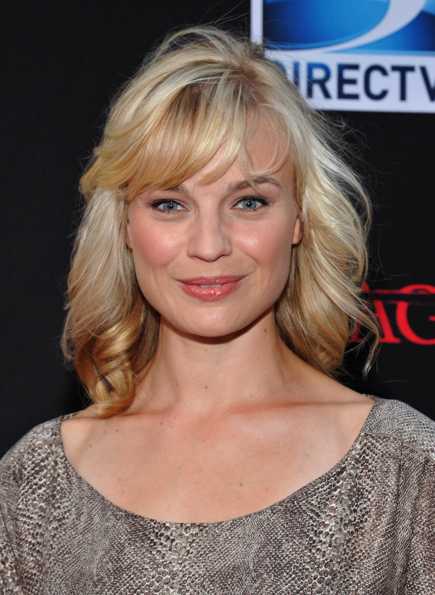 actor Hannah Yelland large photo