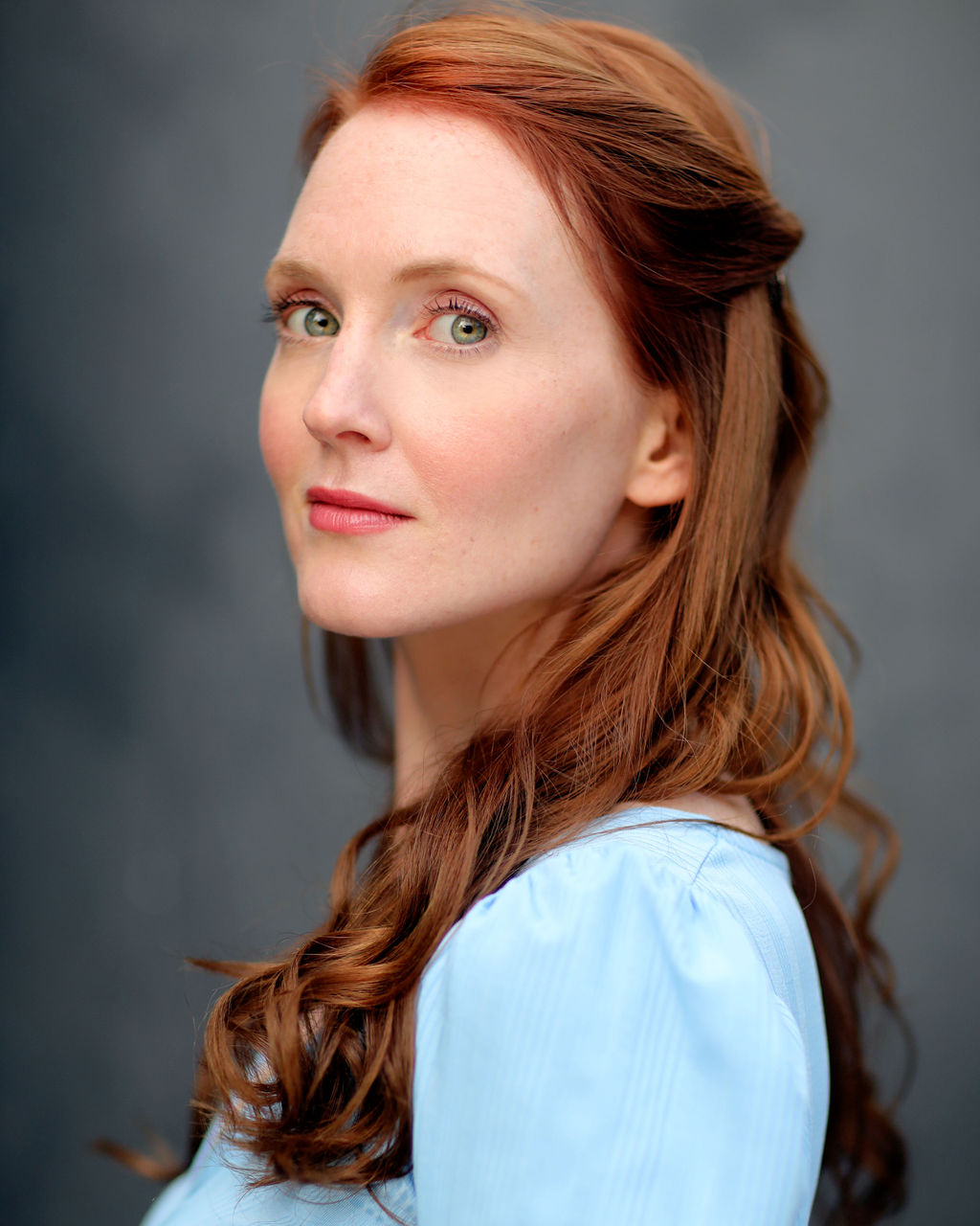 actor Olivia Hallinan large photo