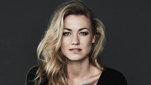 actor Yvonne Strahovski large photo