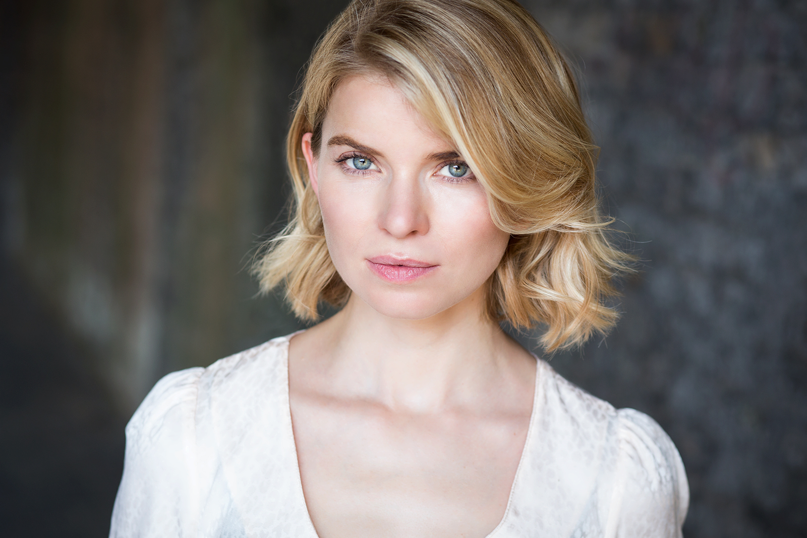 actor Gina Bramhill large photo