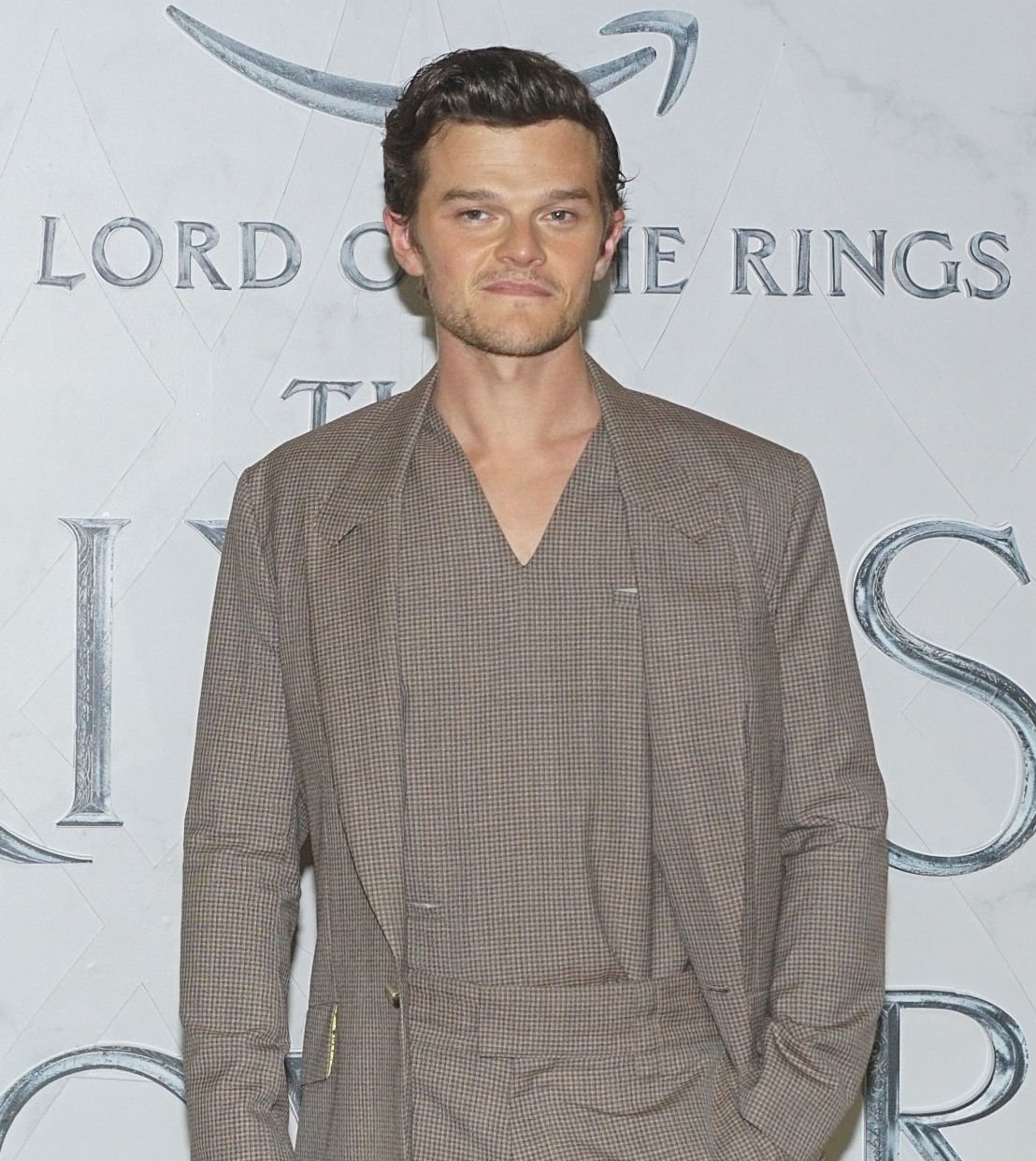 actor Robert Aramayo large photo
