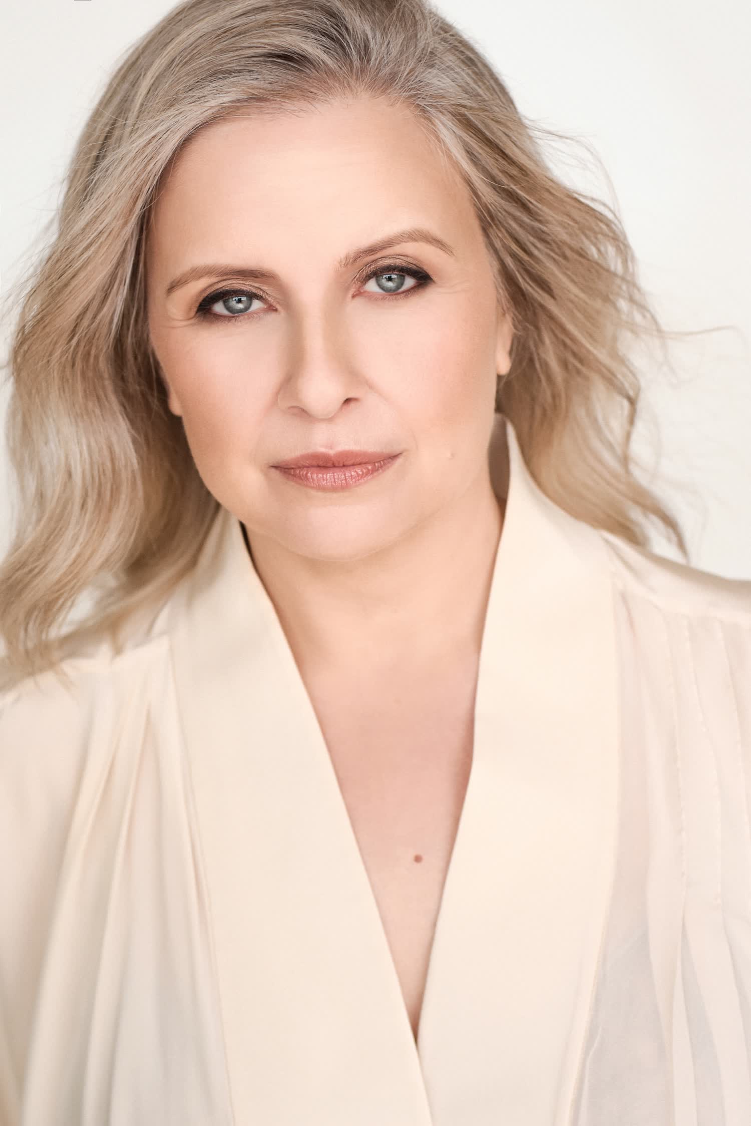 actor Debbie Podowski large photo