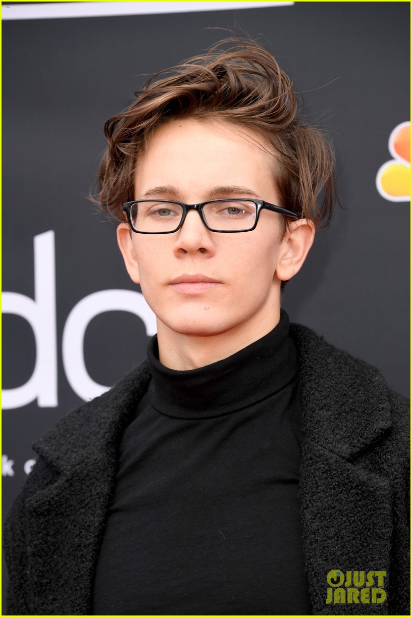 actor Austin P. McKenzie large photo