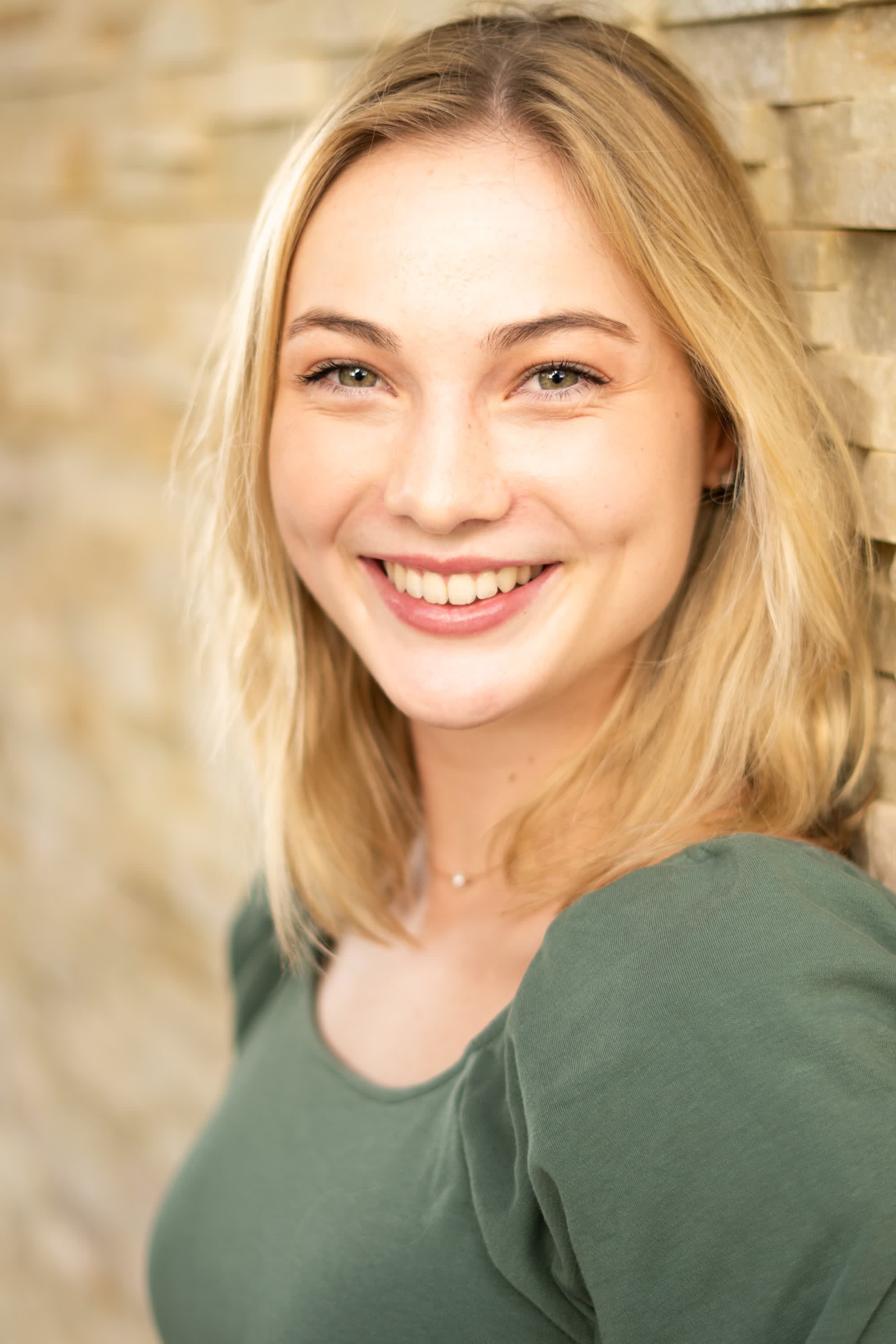 actor Eliza Allen large photo