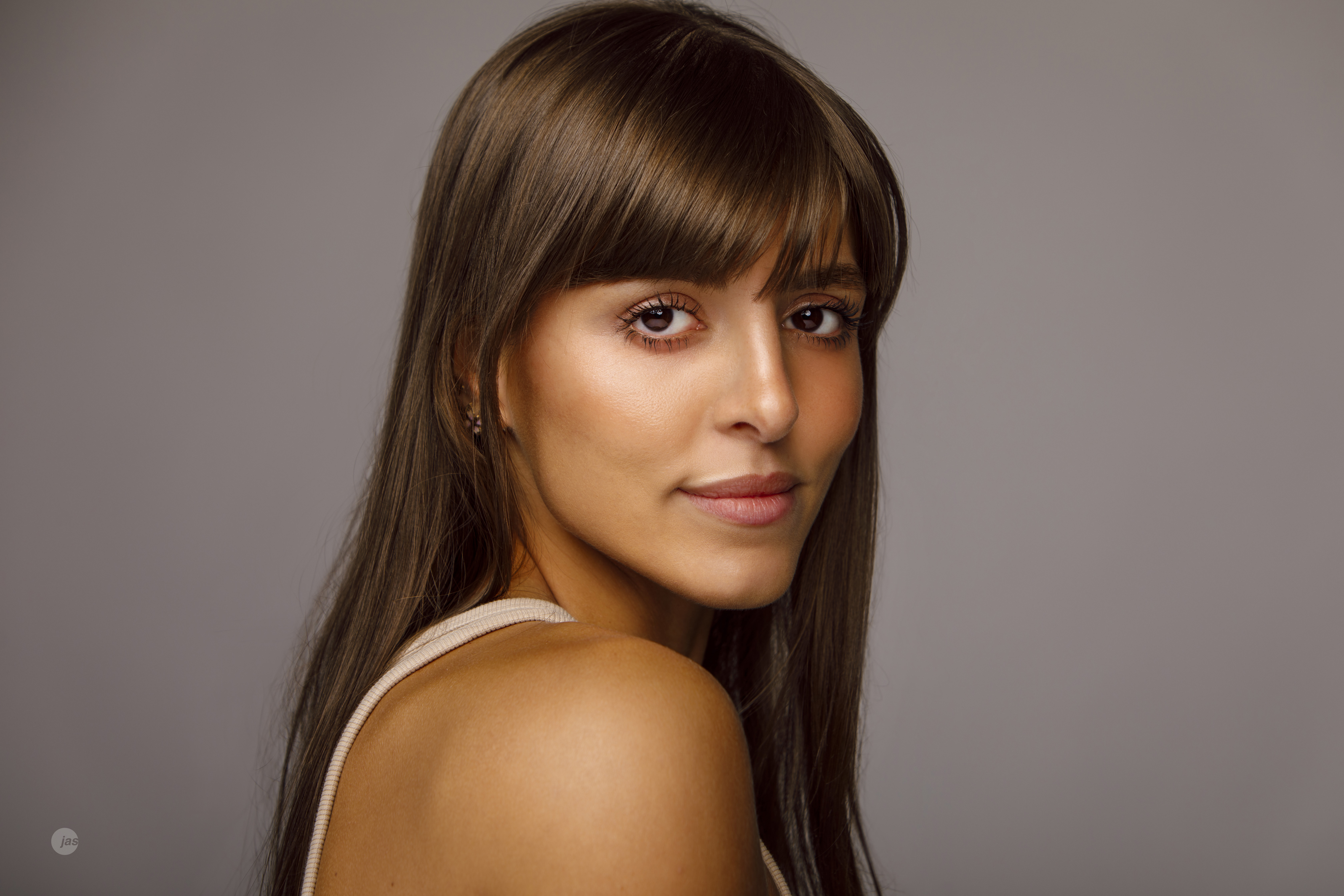 actor Julia Vasi large photo