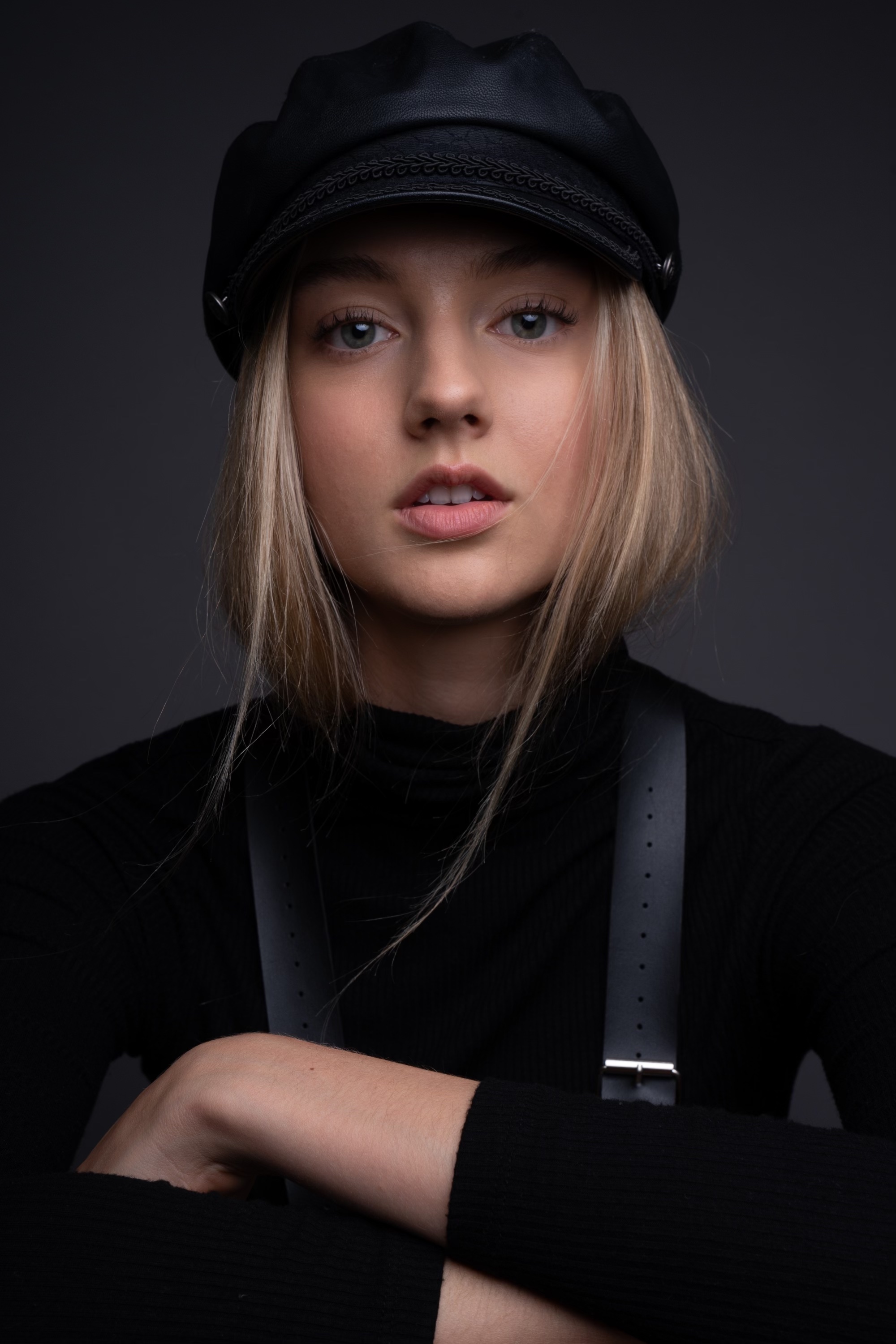 actor Lilly Krug large photo