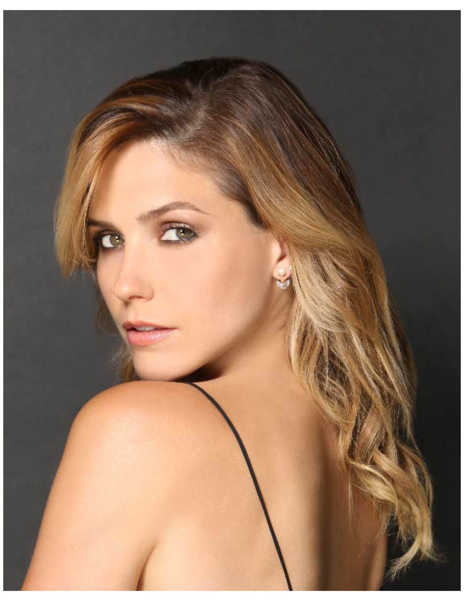 actor Sophia Bush large photo