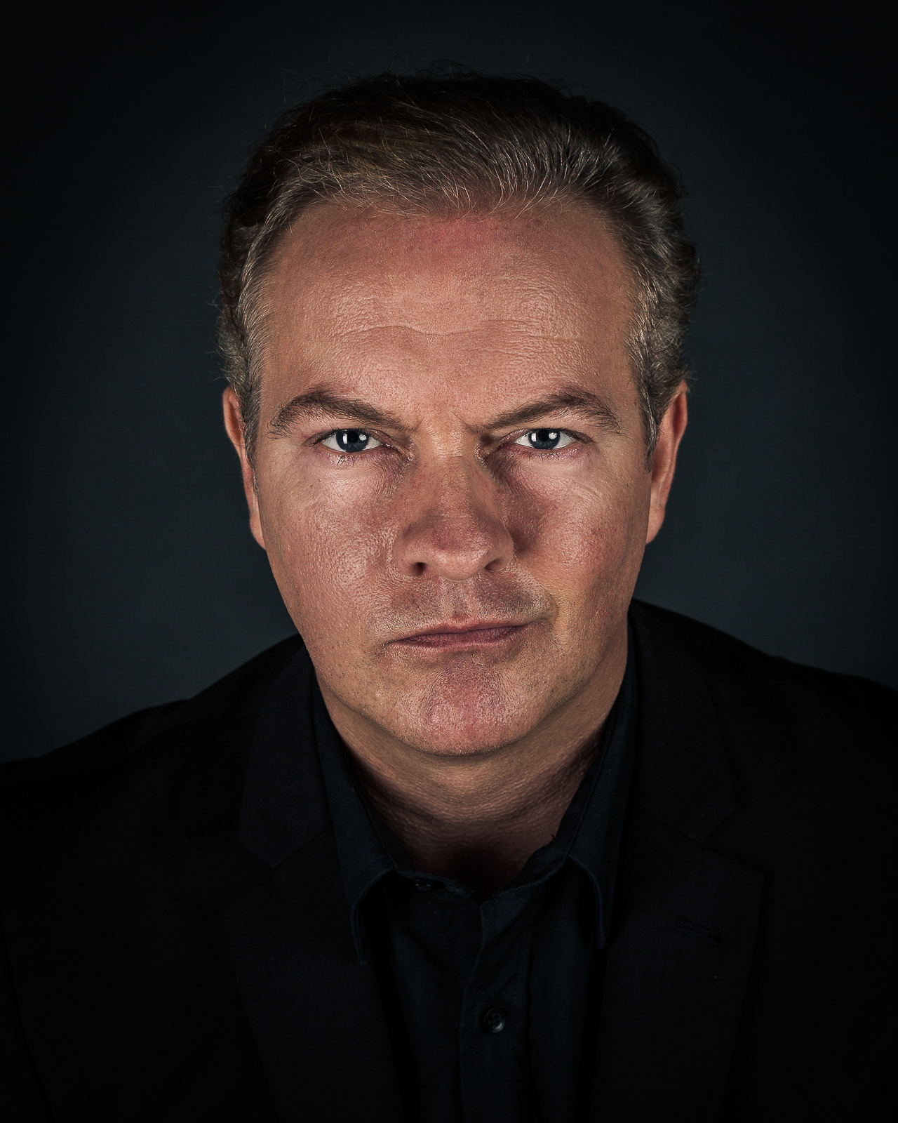 actor Simon Weir large photo