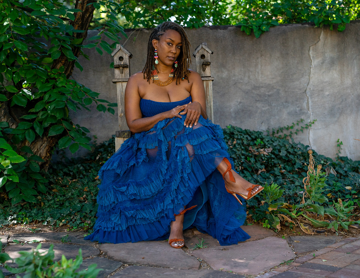 actor Araxi Lindsey large photo