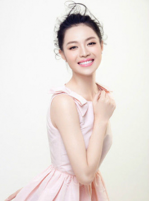 actor Elane Zhong large photo