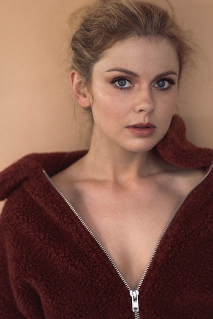 actor Rose McIver large photo