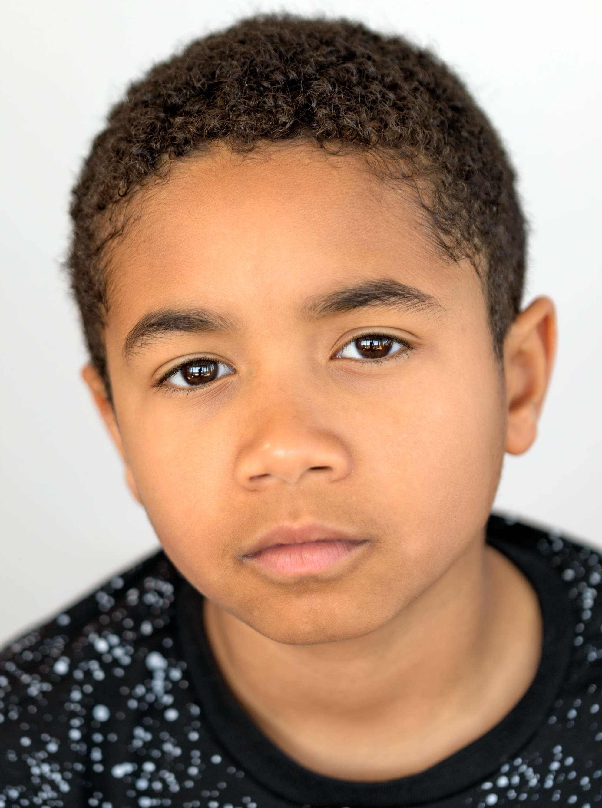 actor Ethan Hutchison large photo