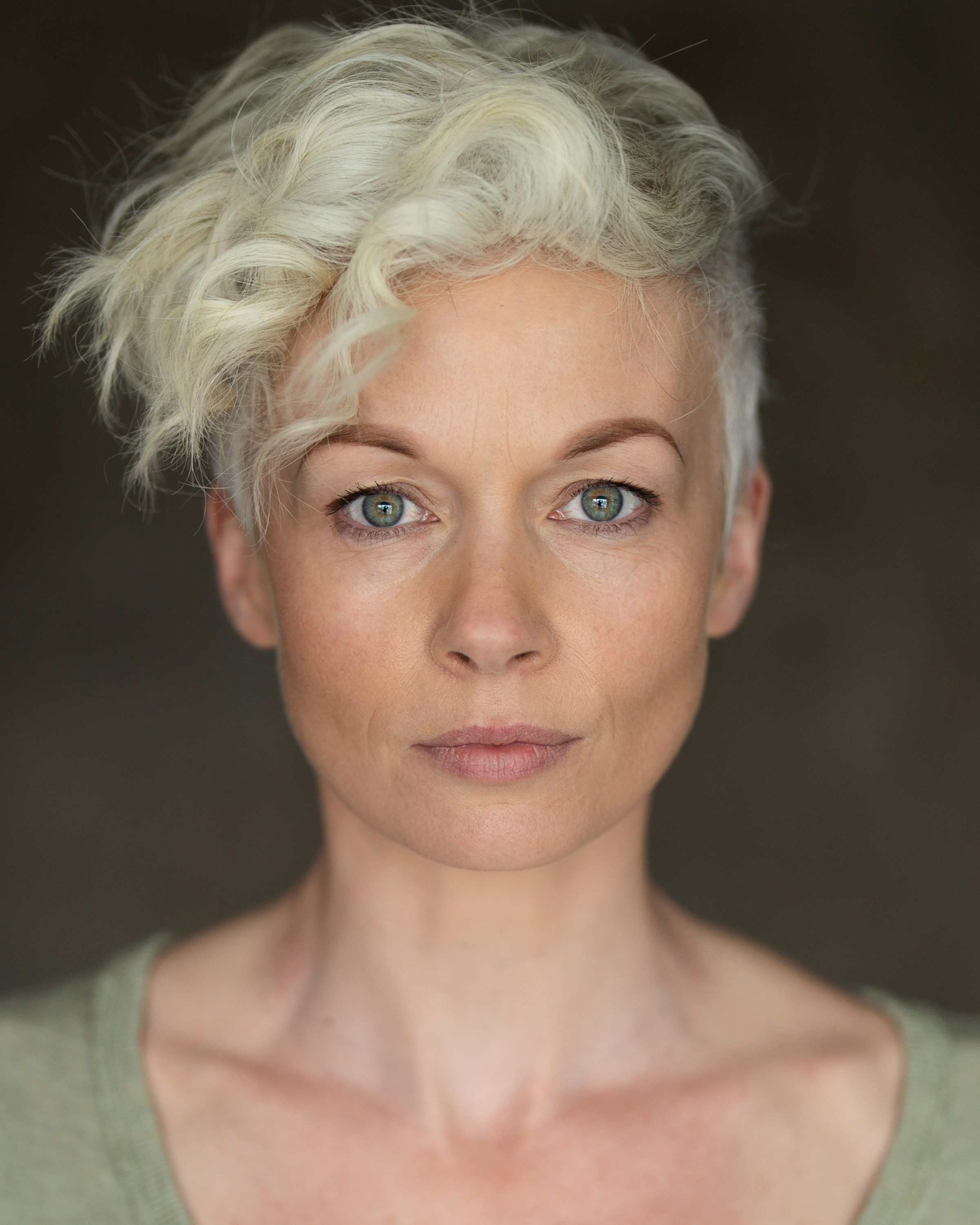 actor Carolyn Bracken large photo