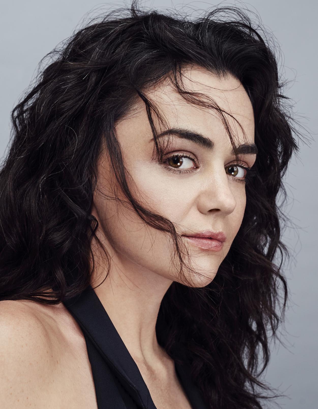actor Hayley Squires large photo
