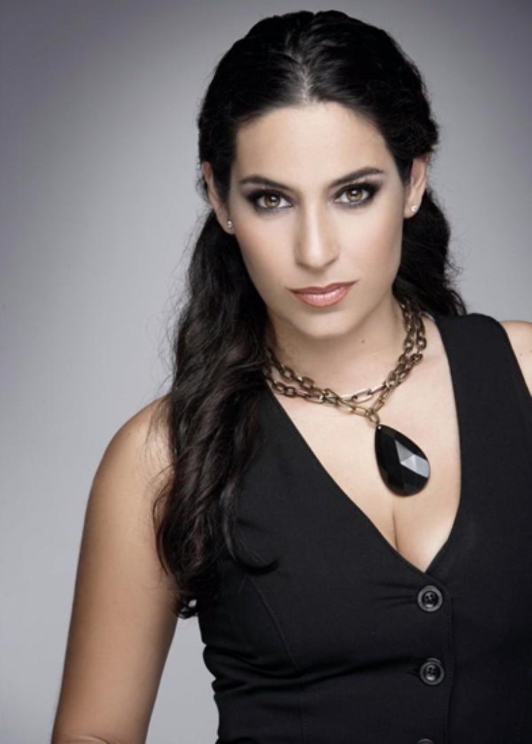 actor Tiaré Scanda large photo