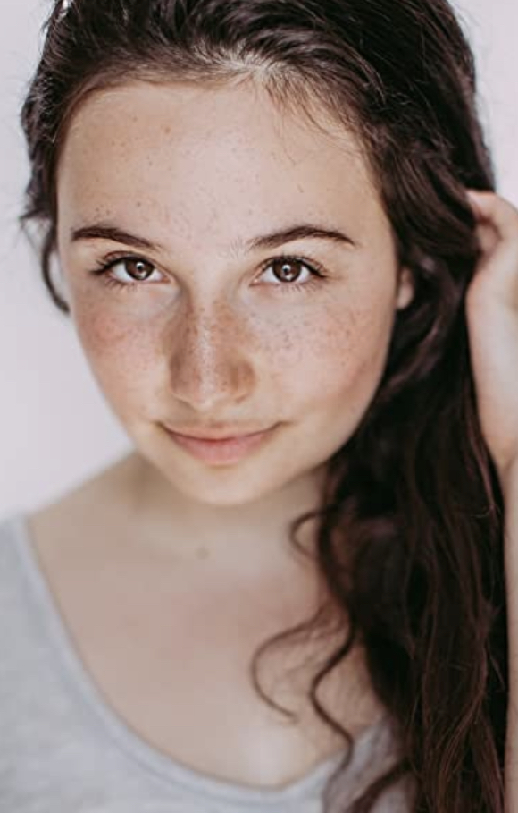 actor Matreya Scarrwener large photo