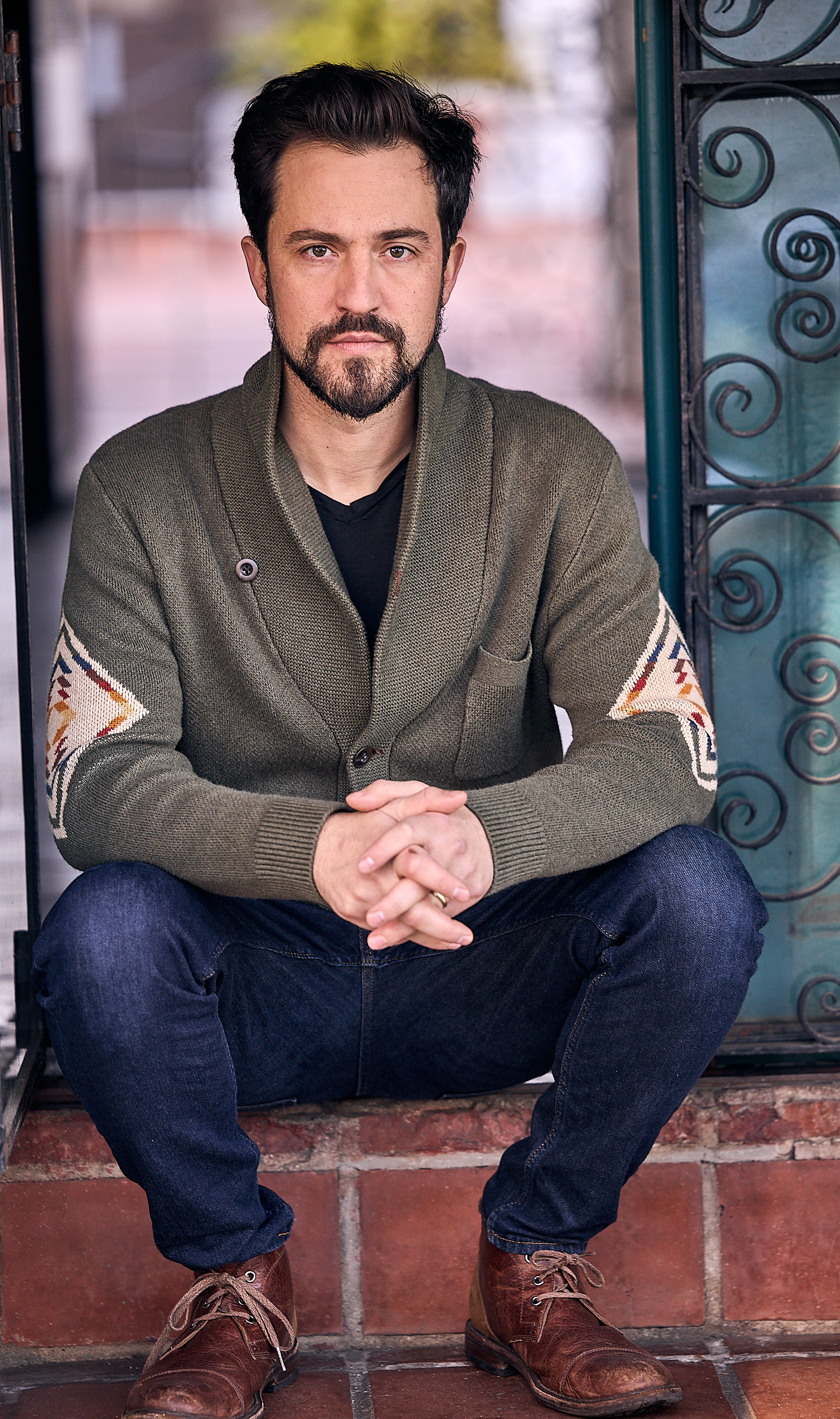 actor Theo Devaney large photo