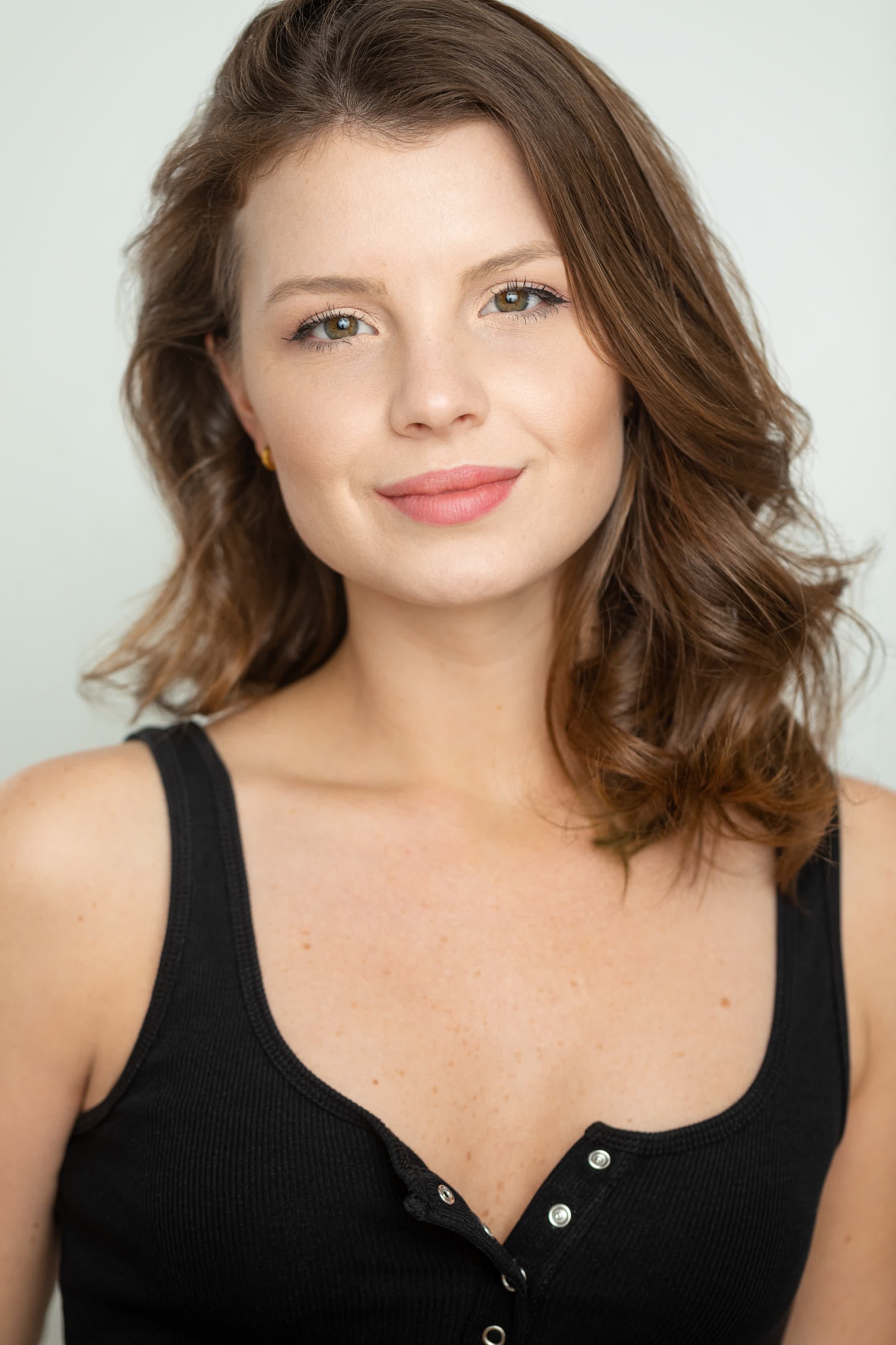 actor Caroline Cole large photo