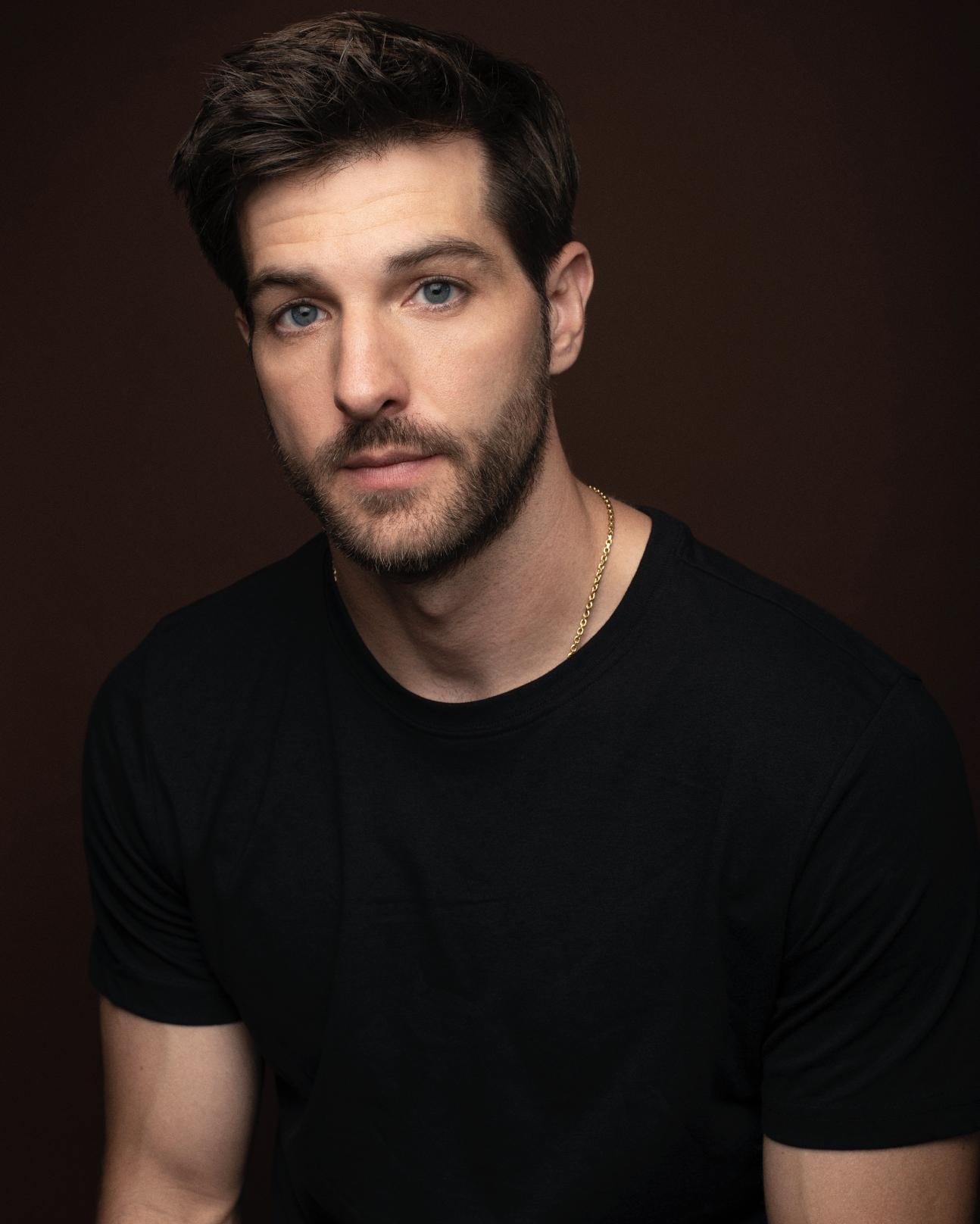 actor Jake Allyn large photo