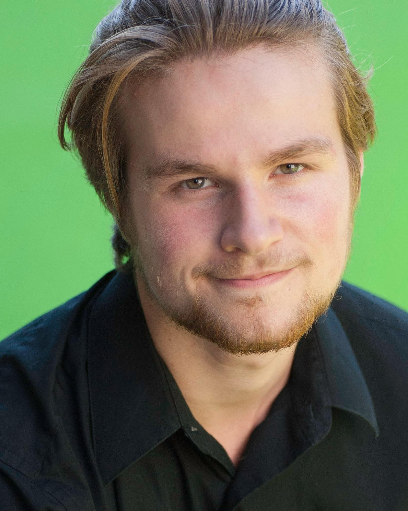 actor Oliver Greenleaf large photo