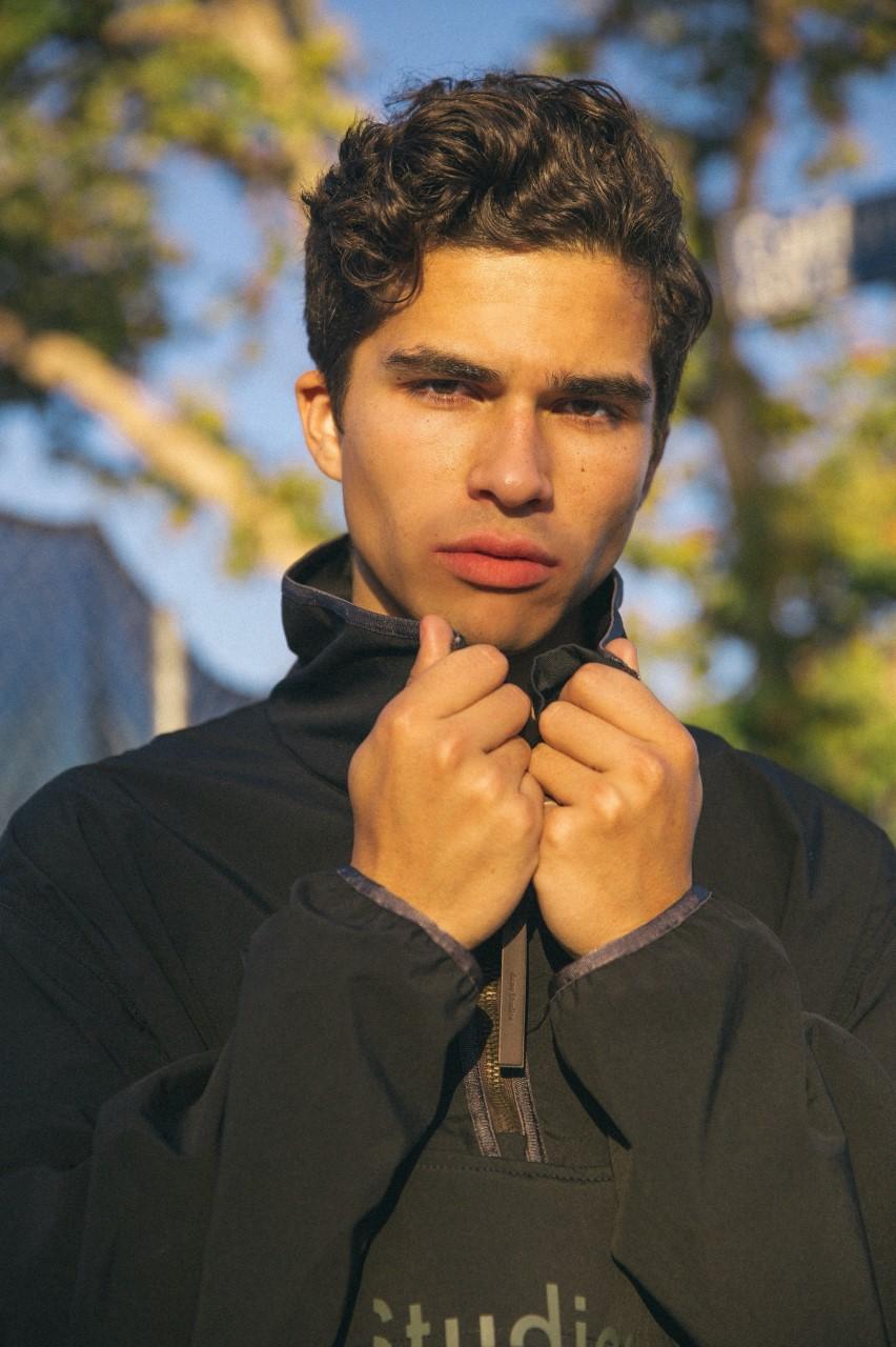 actor Alex Aiono large photo