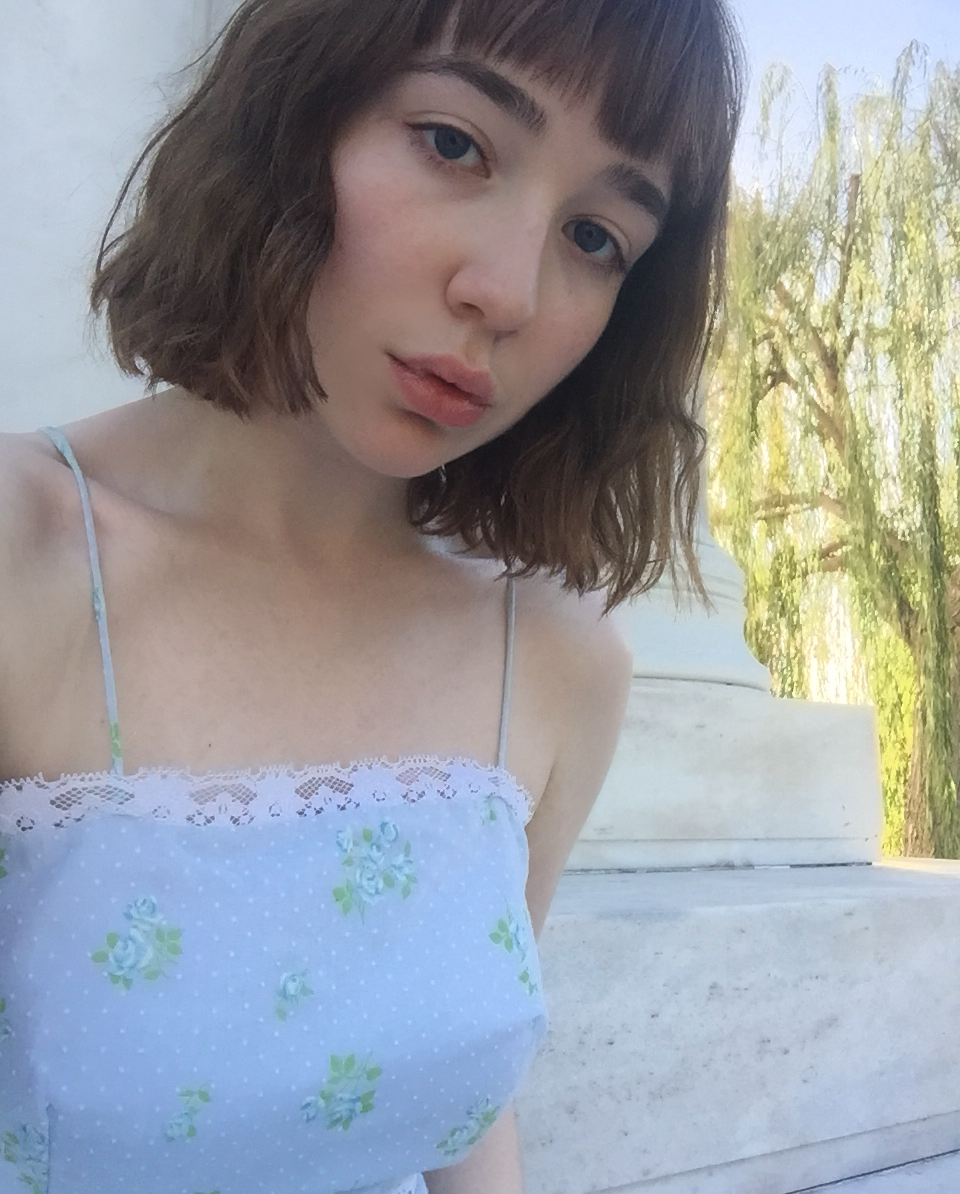 actor Emma Harvey large photo