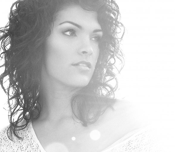 actor Paula Giroday large photo