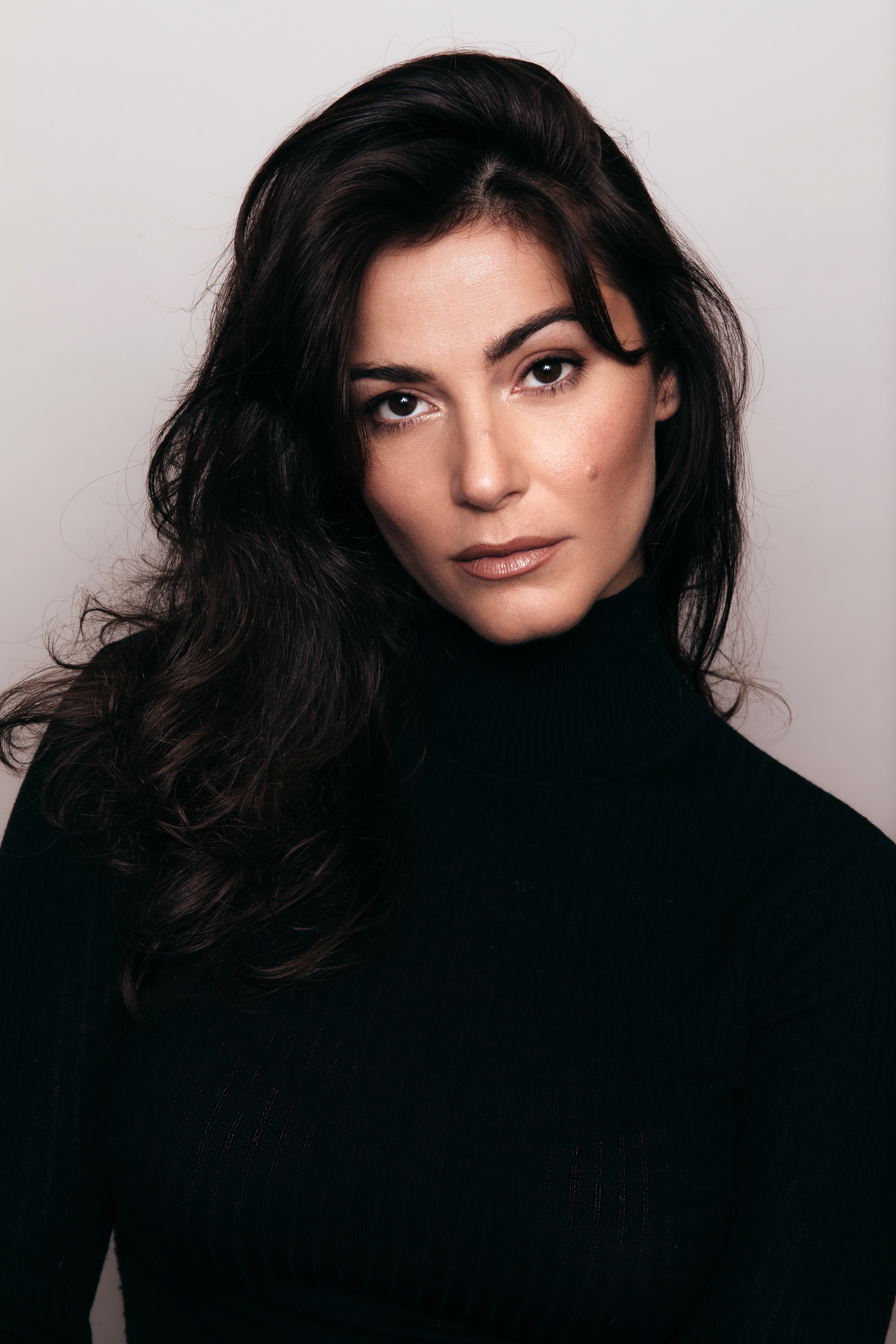 actor Elysia Rotaru large photo