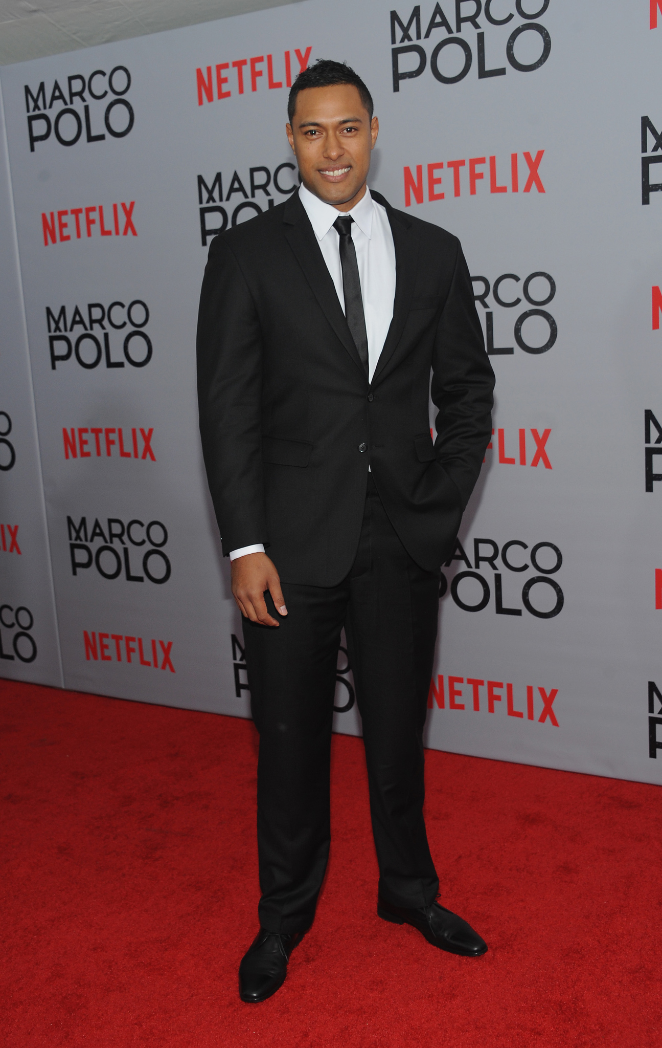 actor Uli Latukefu large photo