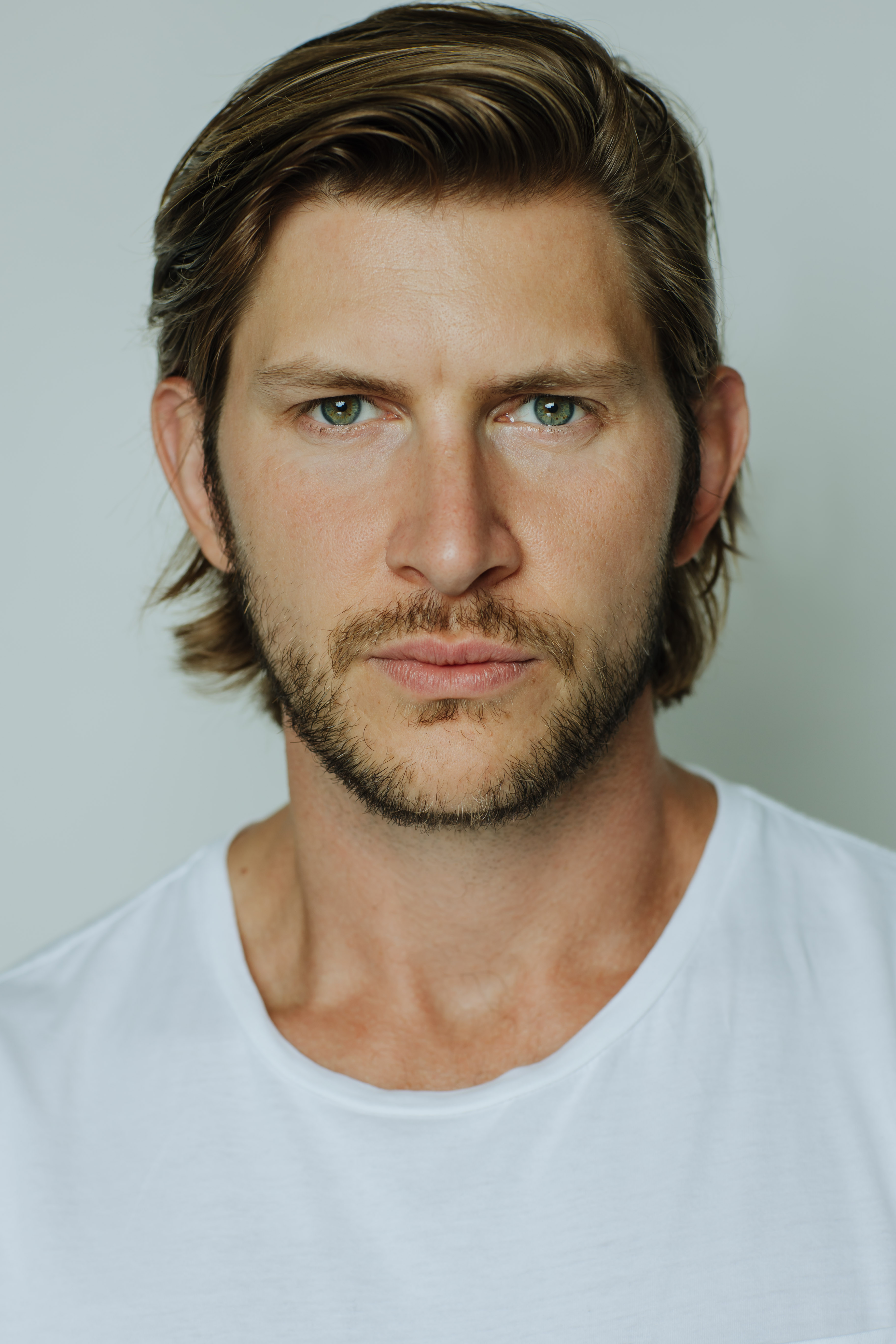 actor Greyston Holt large photo
