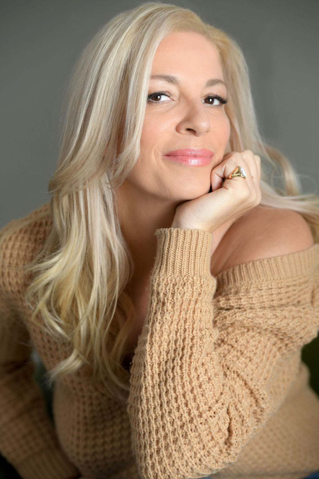 actor Livia De Paolis large photo