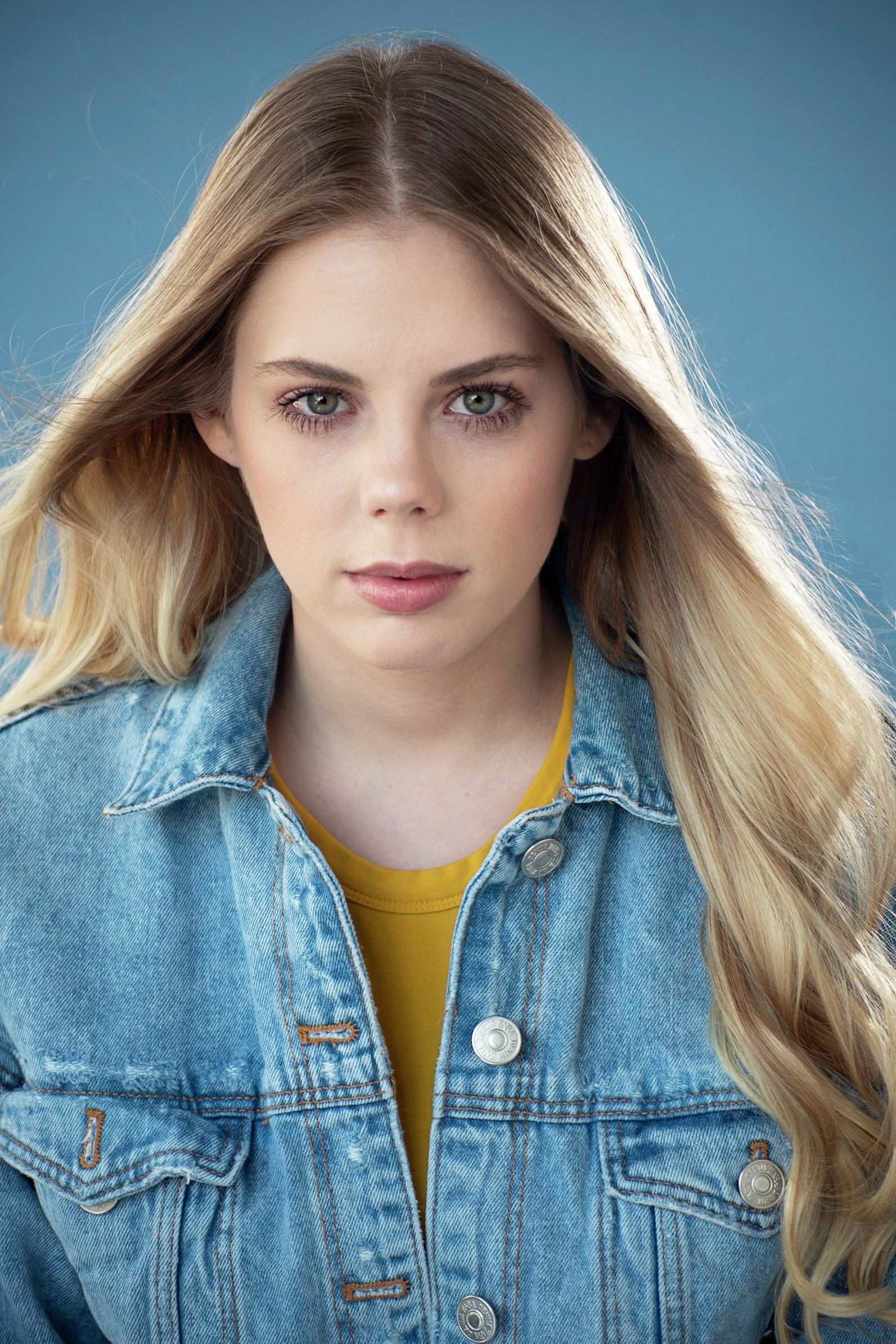 actor Meg Smith large photo