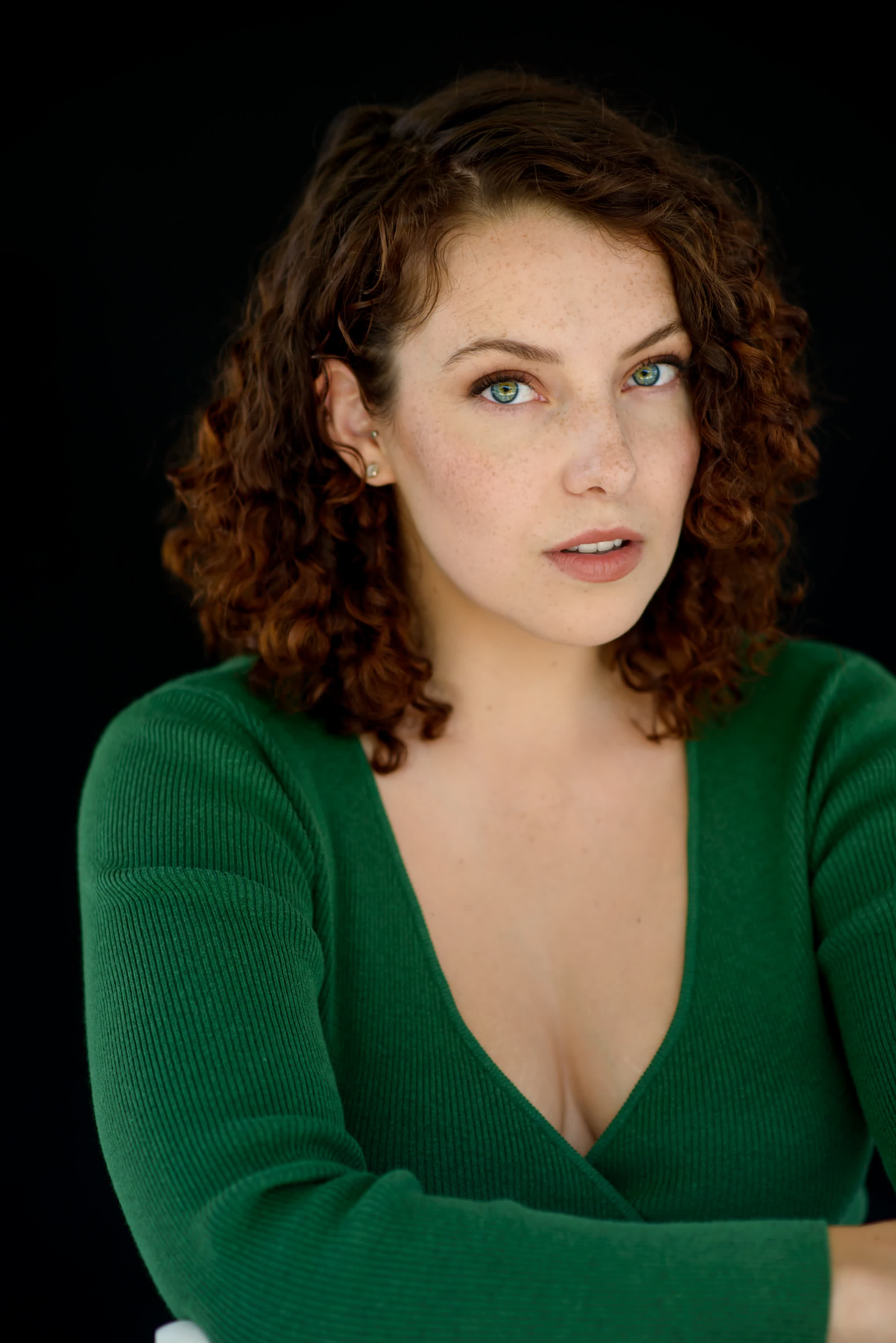 actor Emma Pedersen large photo