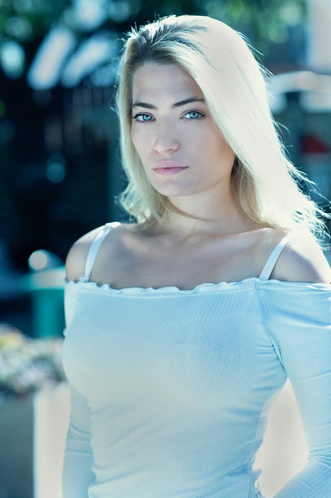 actor Daisye Tutor large photo