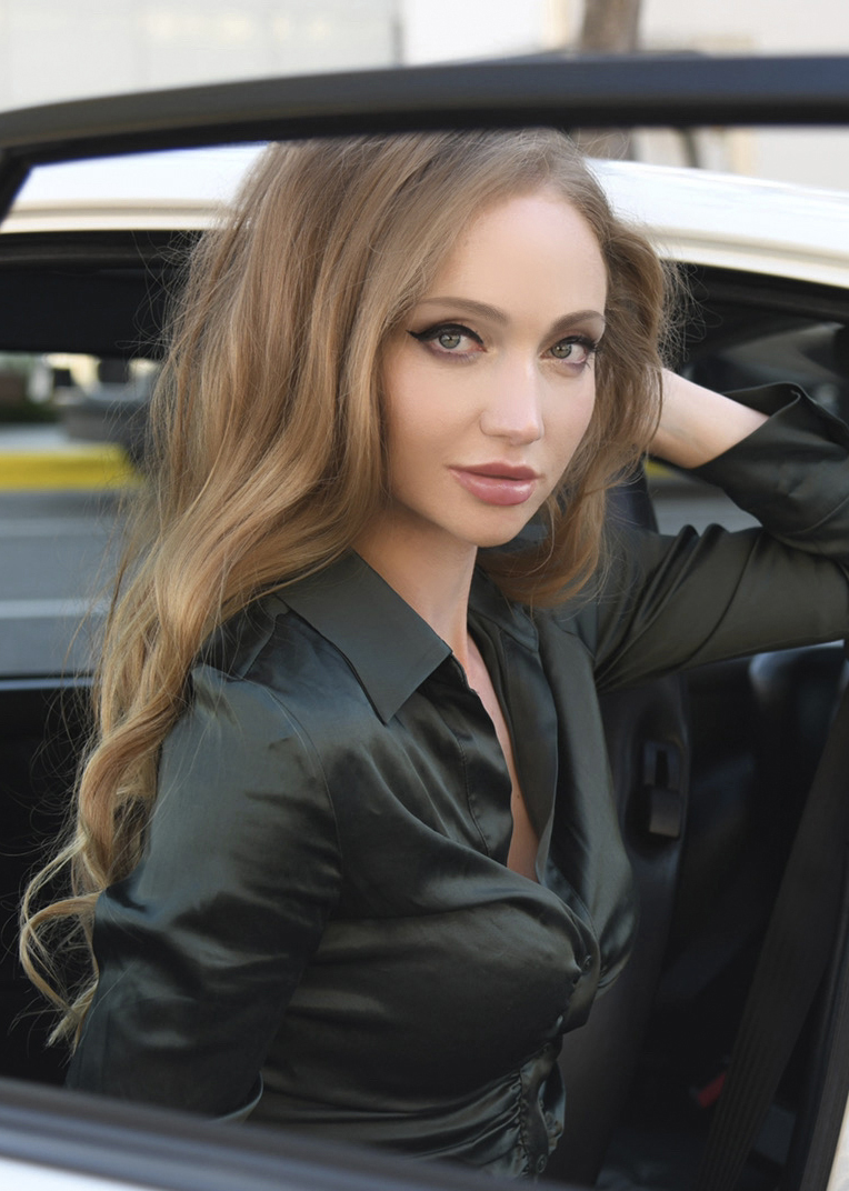 actor Nika Balina large photo