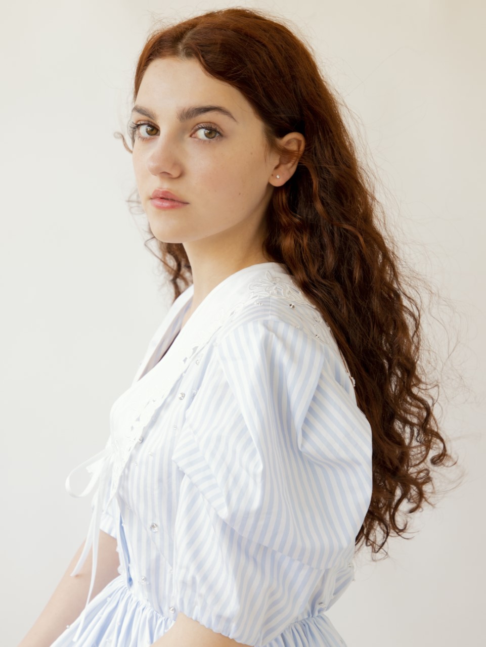 actor Emily Carey large photo