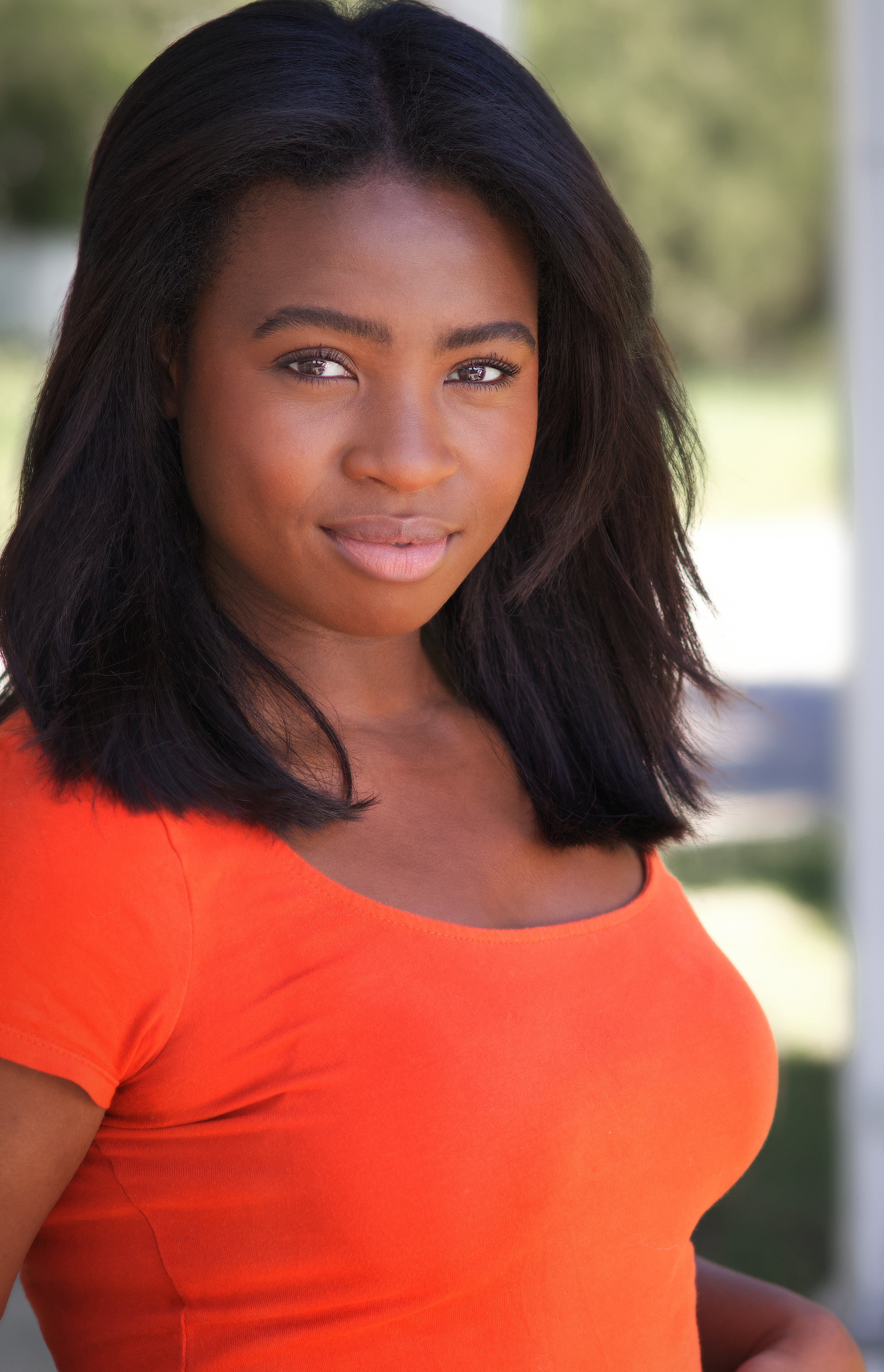 actor Laura Yenga large photo