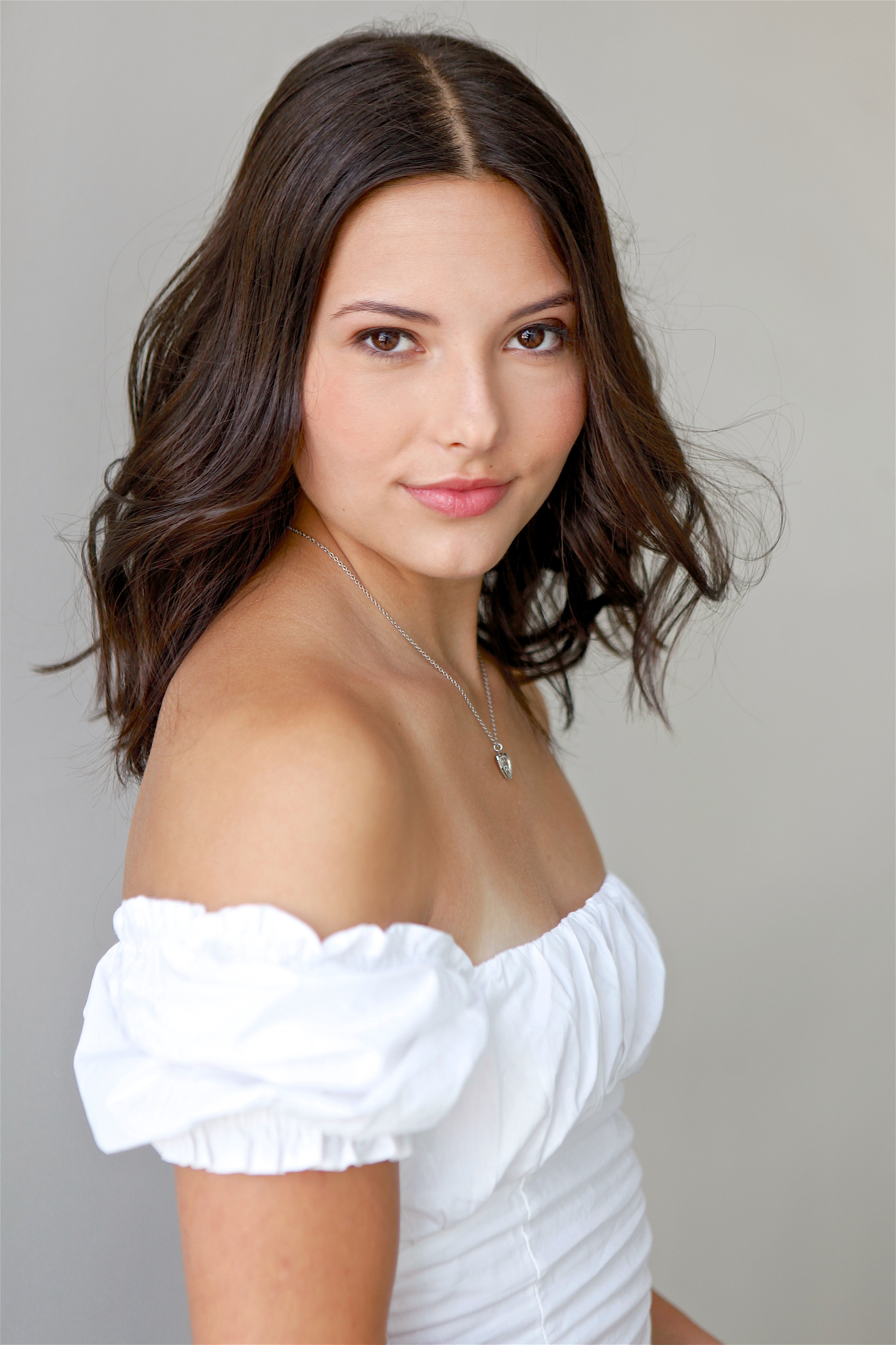 actor Isabella Salazar large photo