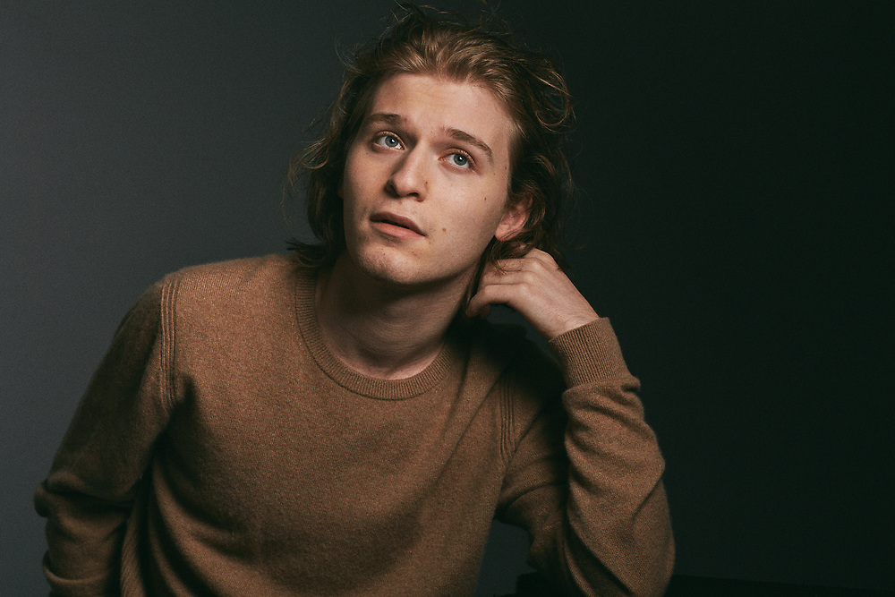 actor Fred Hechinger large photo