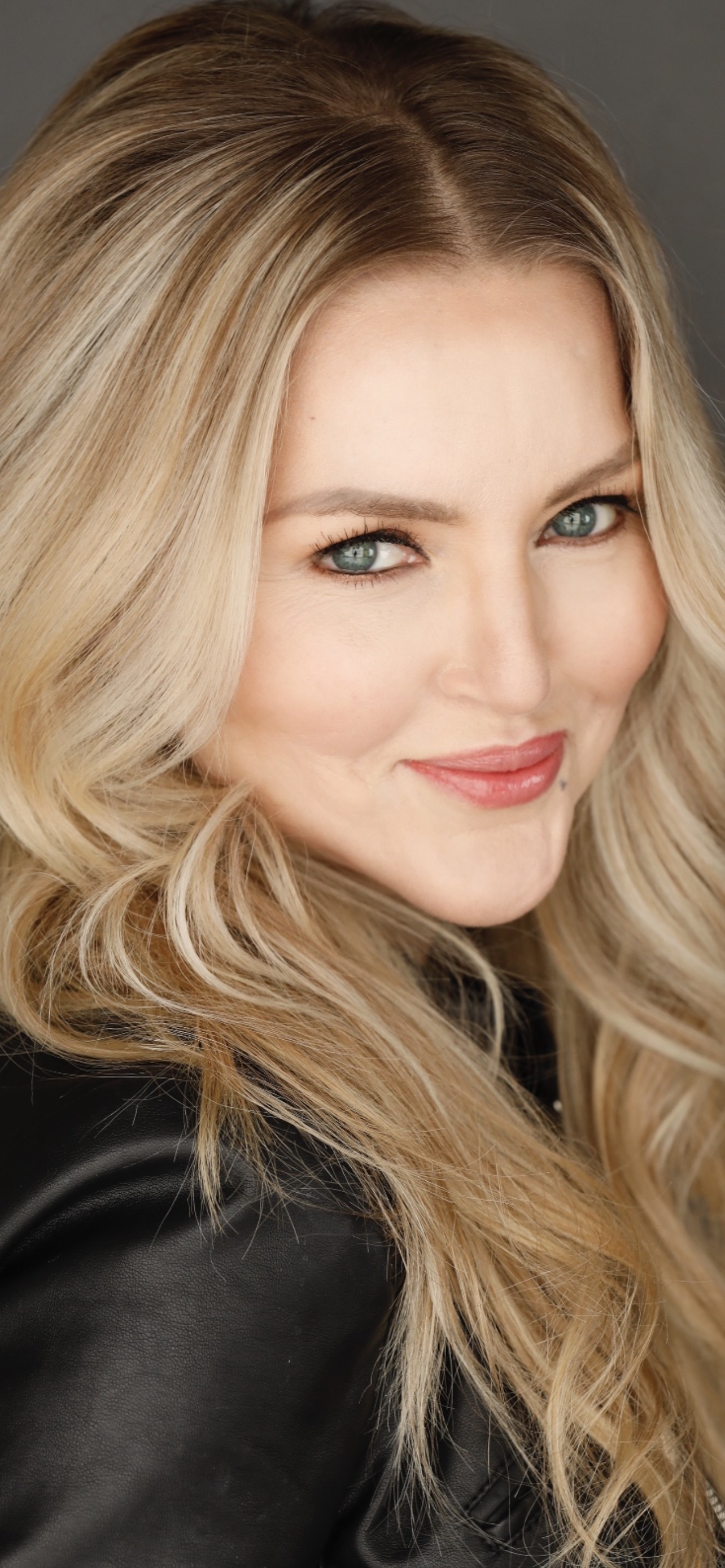 actor Tuesday Knight large photo